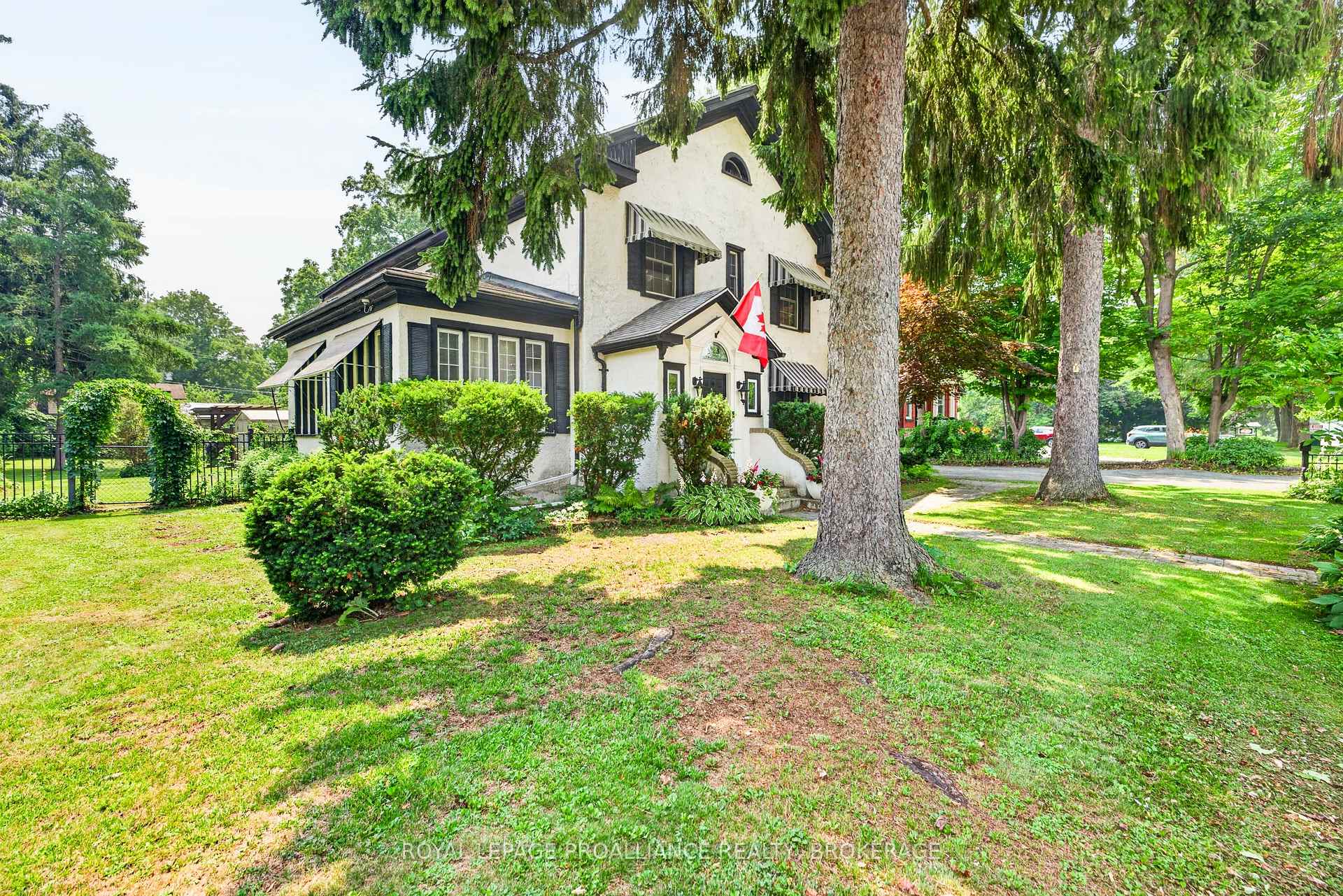 Photo 5 of 223 King Street W, Gananoque, Gananoque — HOMEH