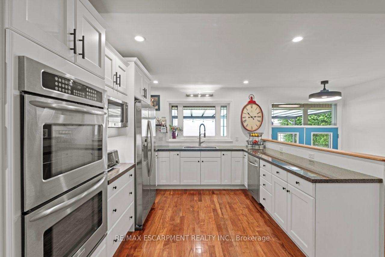 Photo 11 of 42 Lakeside Drive, Grimsby, Grimsby Beach — HOMEH