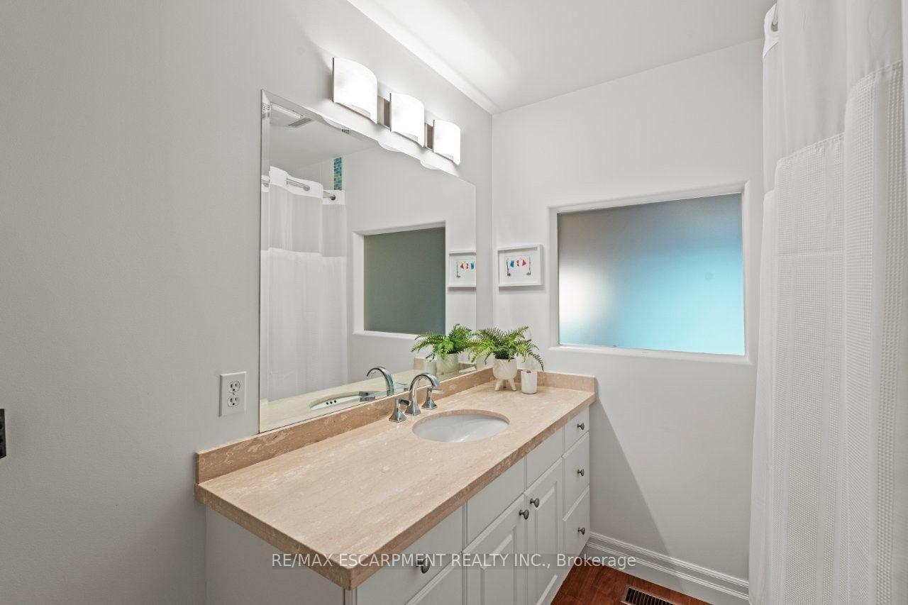 Photo 21 of 42 Lakeside Drive, Grimsby, Grimsby Beach — HOMEH