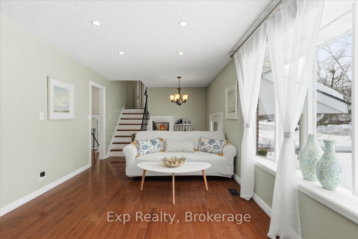 Photo 6 of 15 Thorncliffe Drive, Belleville, Belleville Ward — HOMEH
