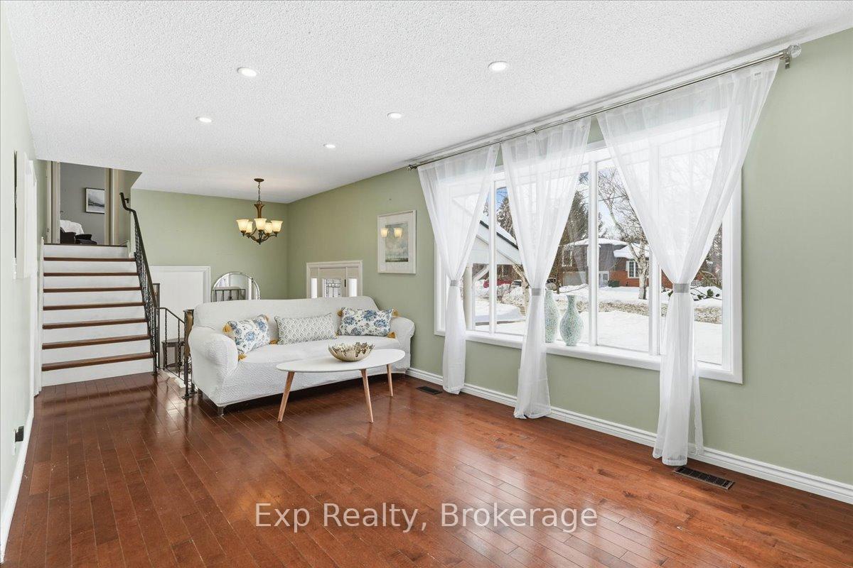 Photo 8 of 15 Thorncliffe Drive, Belleville, Belleville Ward — HOMEH