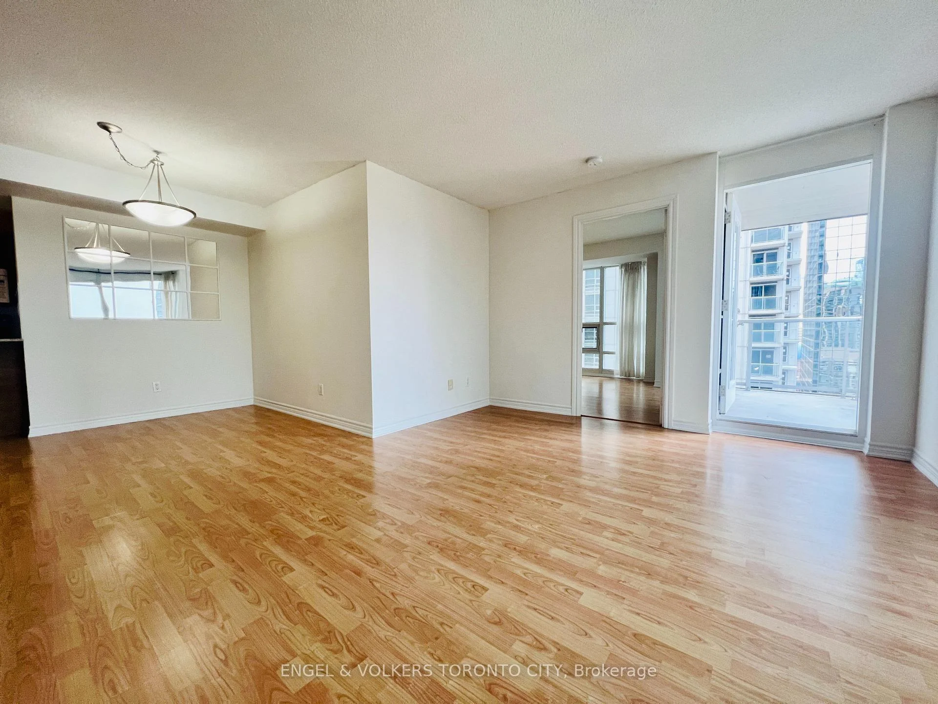 Photo 6 of Unit 2302, 761 Bay Street, Toronto, Bay Street Corridor — HOMEH