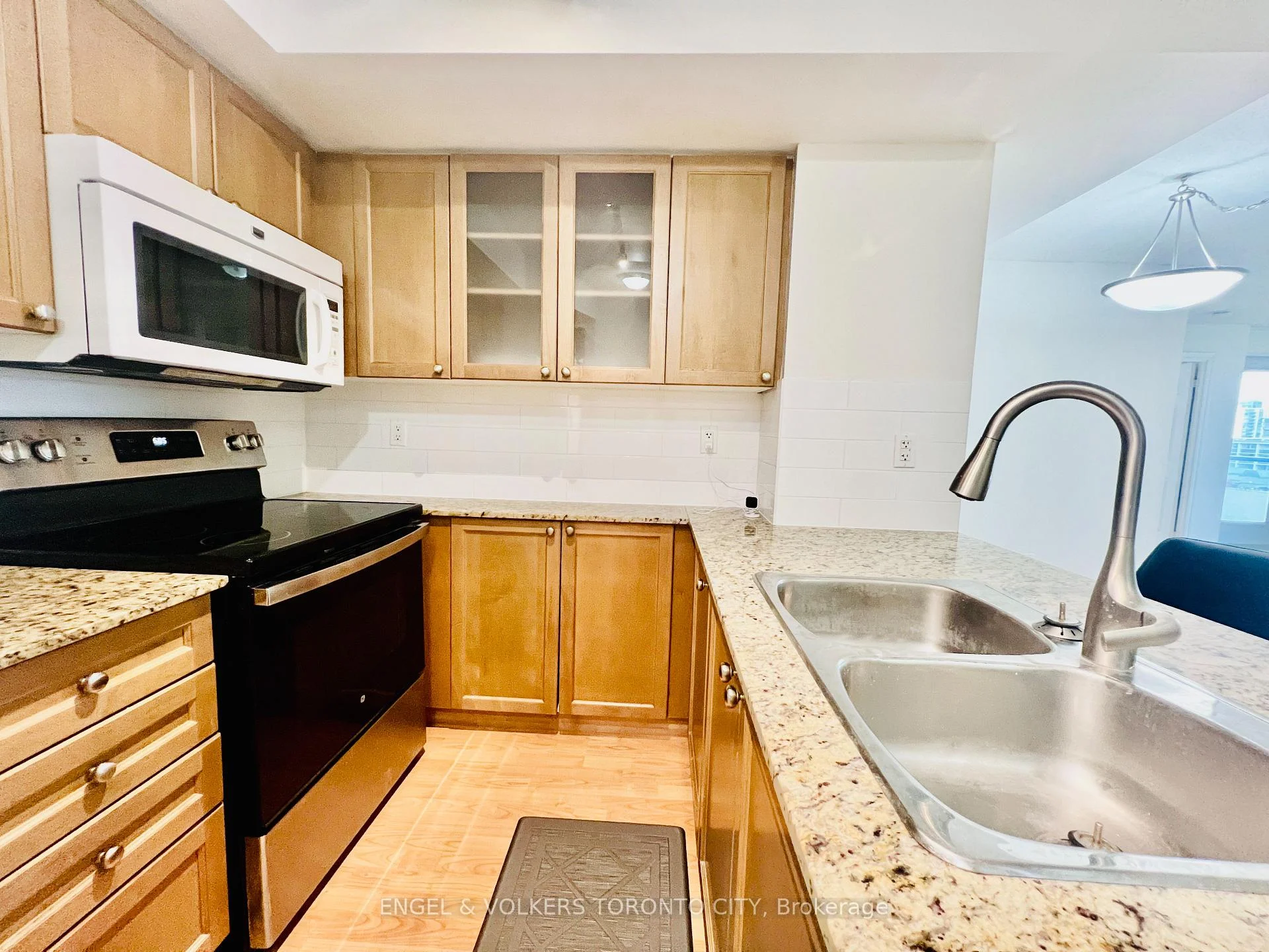 Photo 17 of Unit 2302, 761 Bay Street, Toronto, Bay Street Corridor — HOMEH