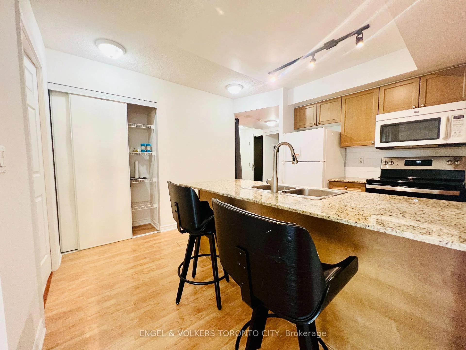 Photo 21 of Unit 2302, 761 Bay Street, Toronto, Bay Street Corridor — HOMEH