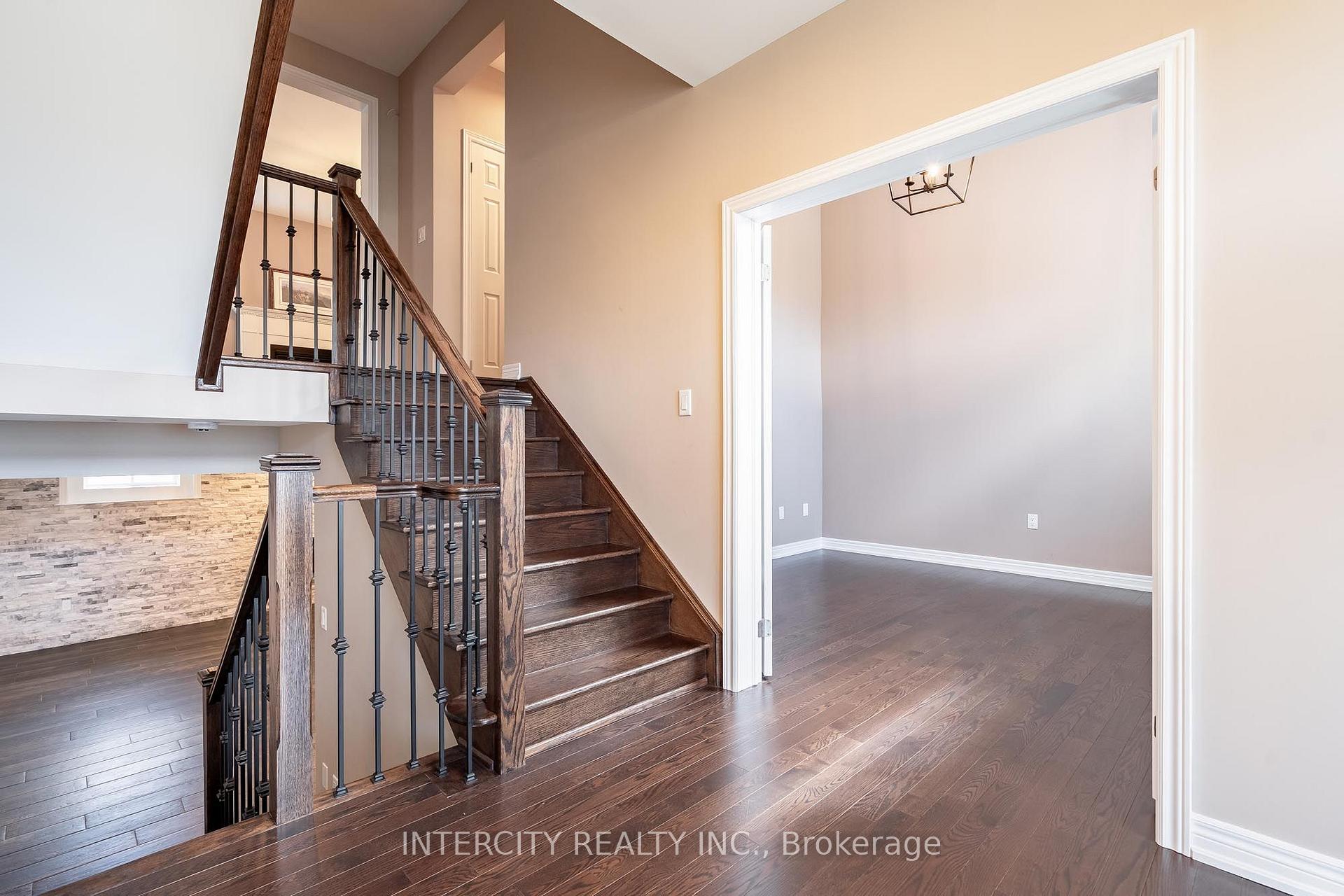 Photo 7 of 6 Flay Court, Innisfil, Cookstown — HOMEH