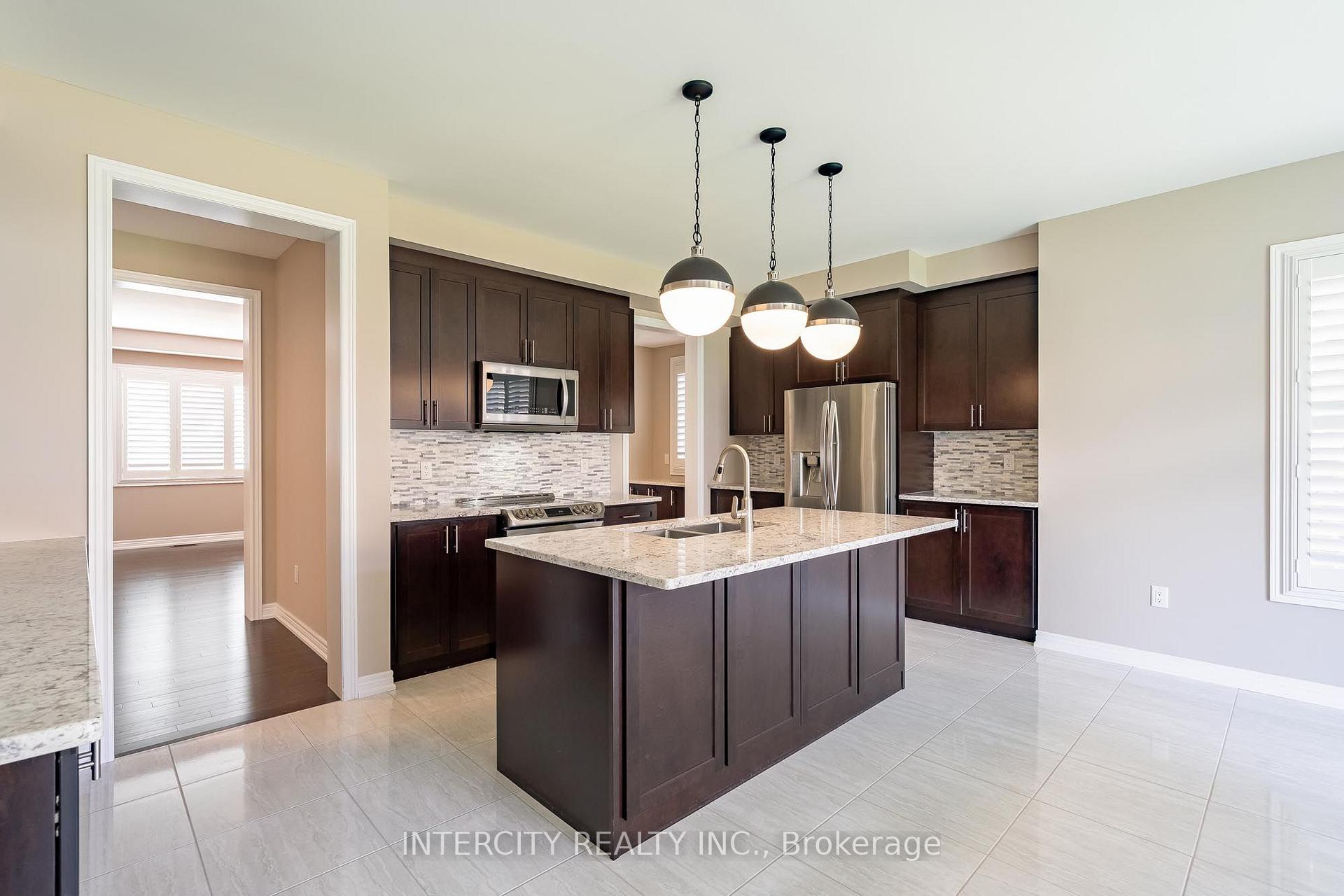 Photo 8 of 6 Flay Court, Innisfil, Cookstown — HOMEH