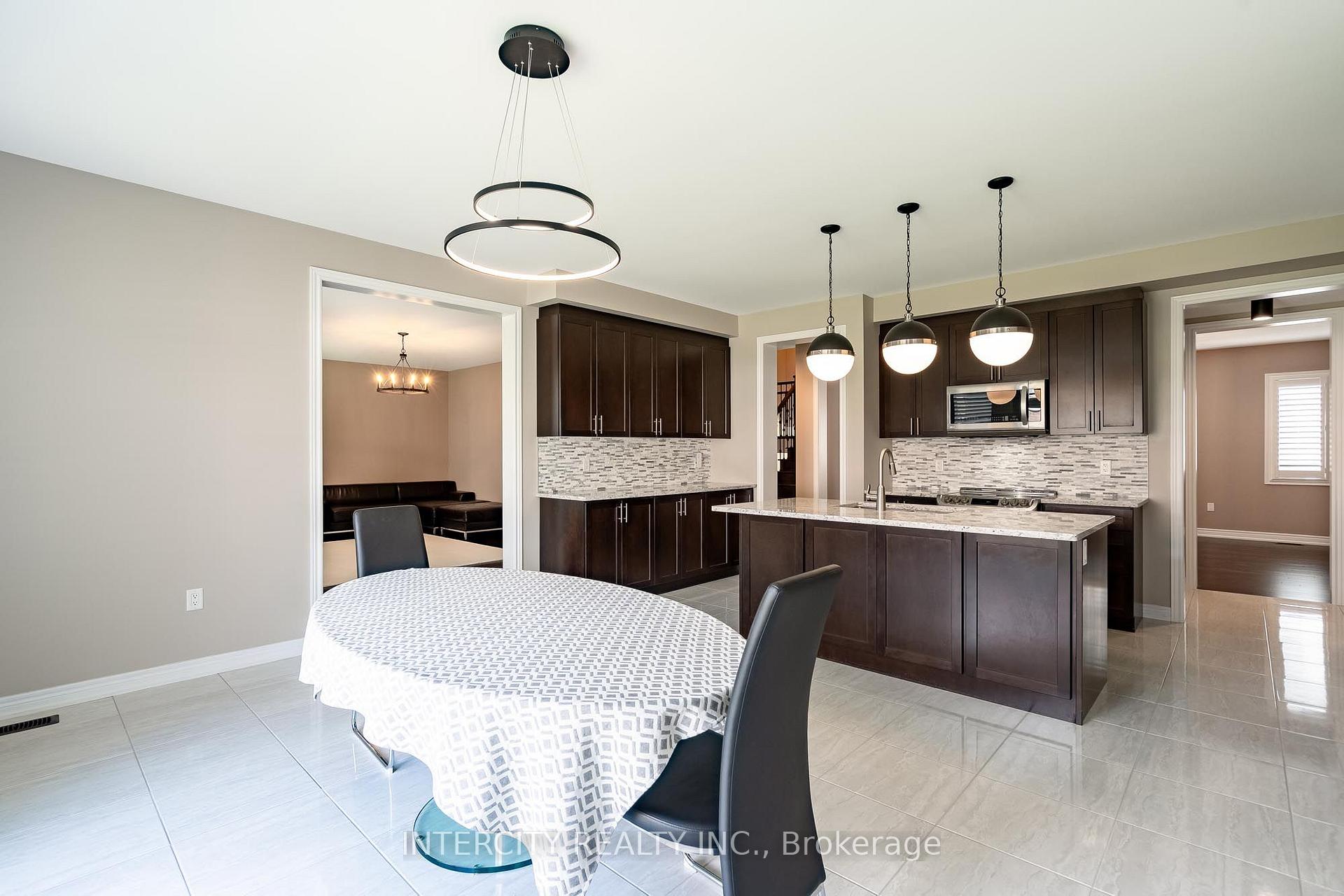 Photo 13 of 6 Flay Court, Innisfil, Cookstown — HOMEH