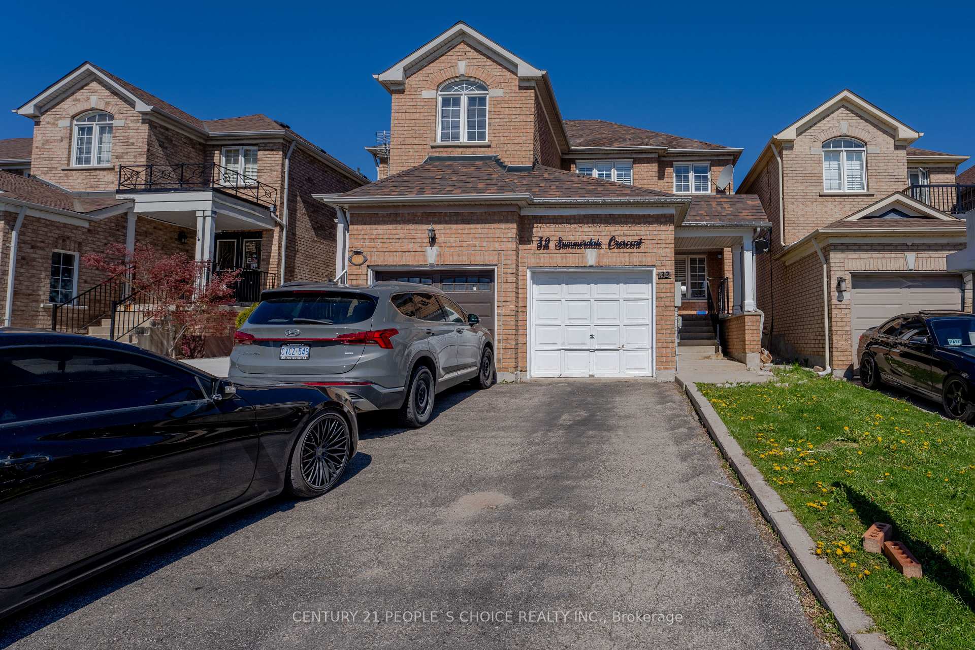 Photo 2 of 32 Summerdale Crescent, Brampton, Fletcher's Meadow — HOMEH