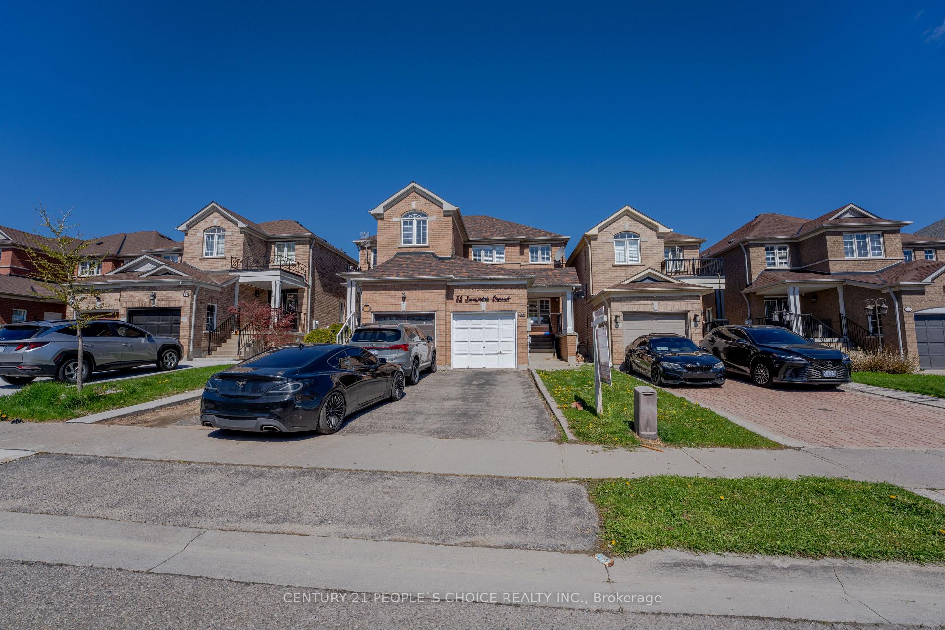 Photo 3 of 32 Summerdale Crescent, Brampton, Fletcher's Meadow — HOMEH