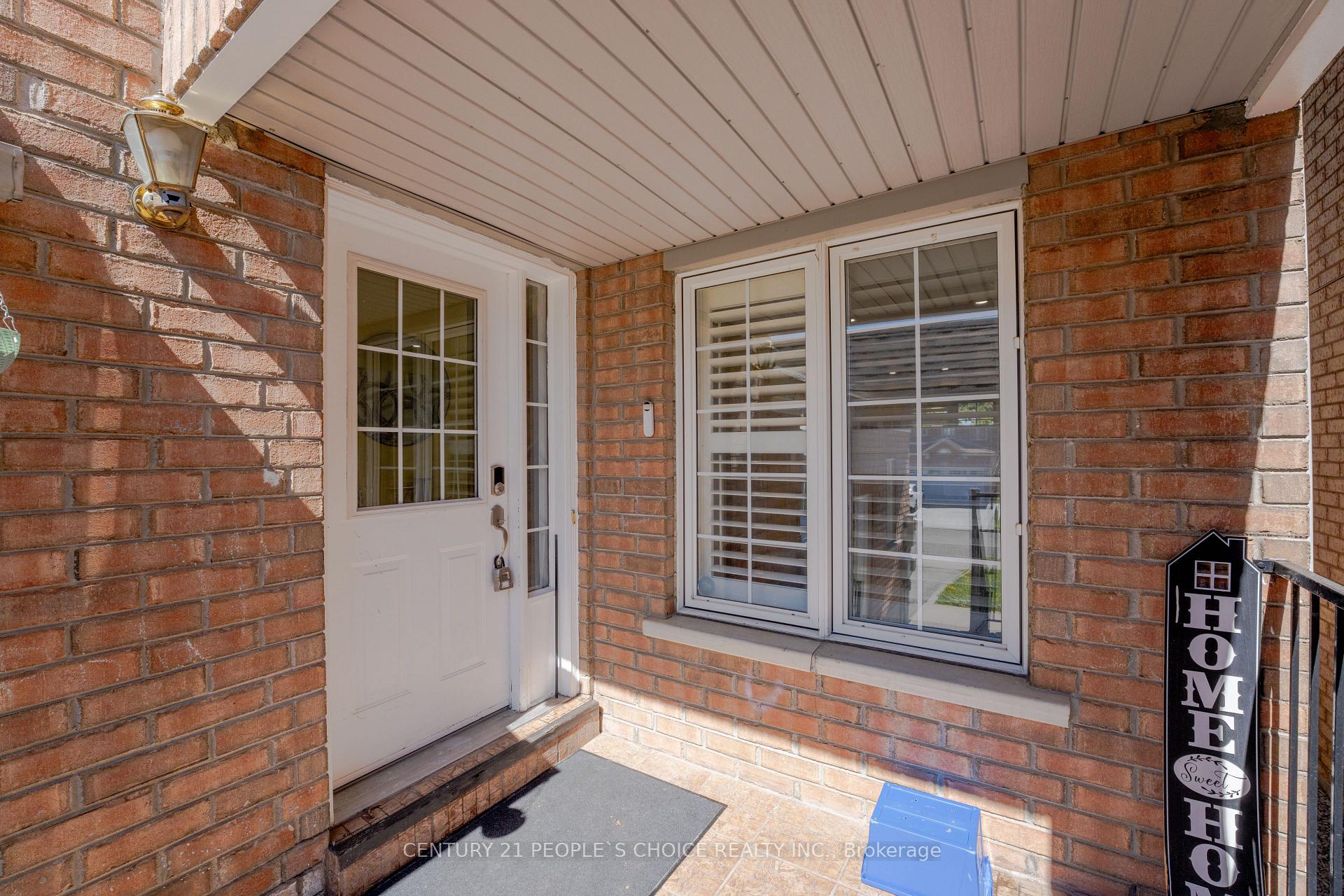 Photo 5 of 32 Summerdale Crescent, Brampton, Fletcher's Meadow — HOMEH