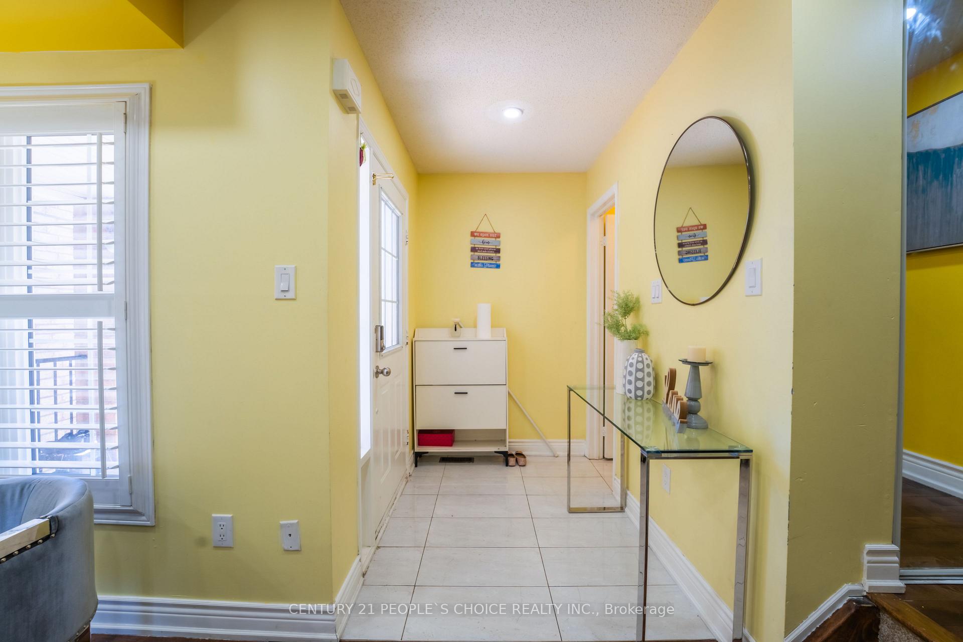 Photo 6 of 32 Summerdale Crescent, Brampton, Fletcher's Meadow — HOMEH