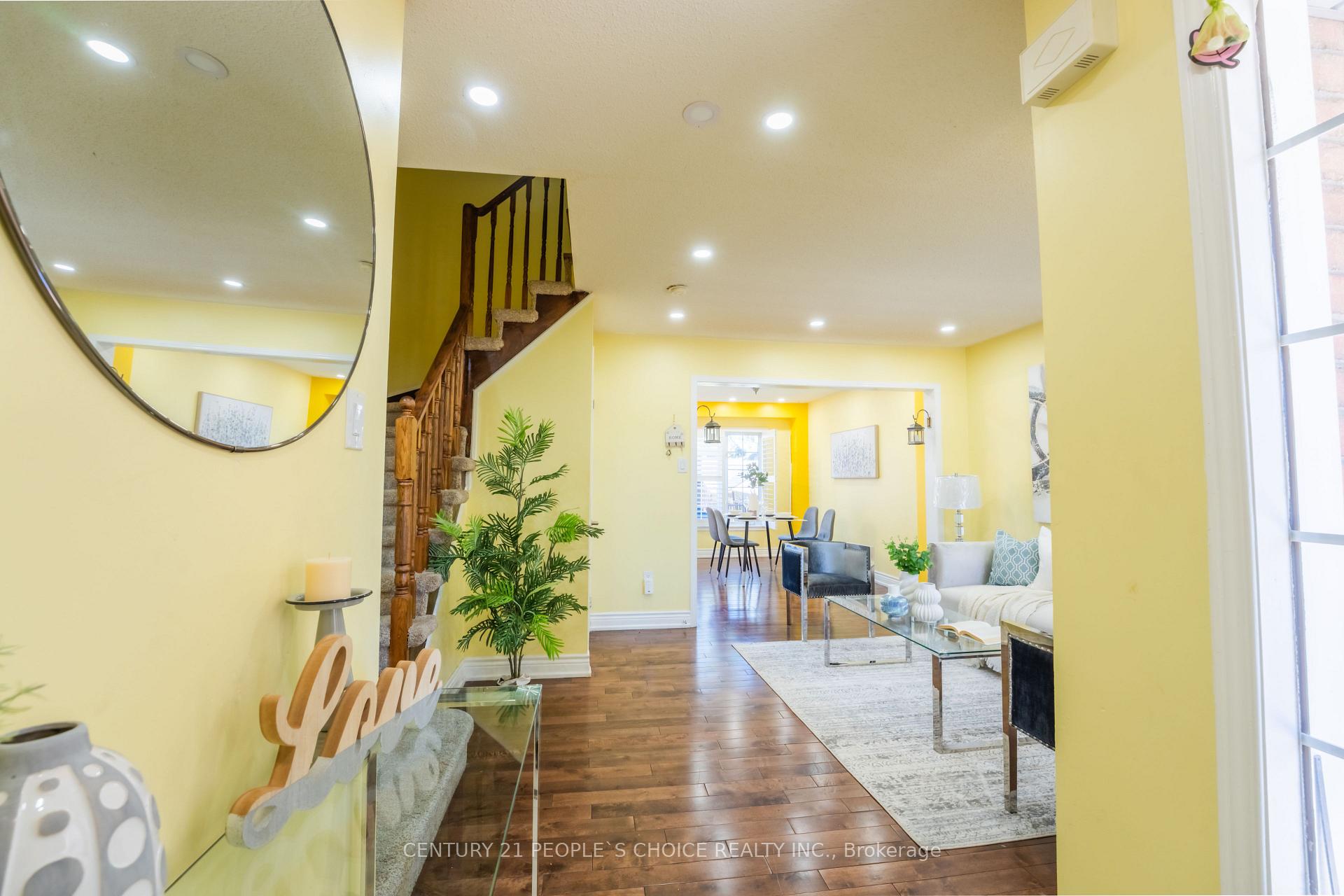Photo 7 of 32 Summerdale Crescent, Brampton, Fletcher's Meadow — HOMEH