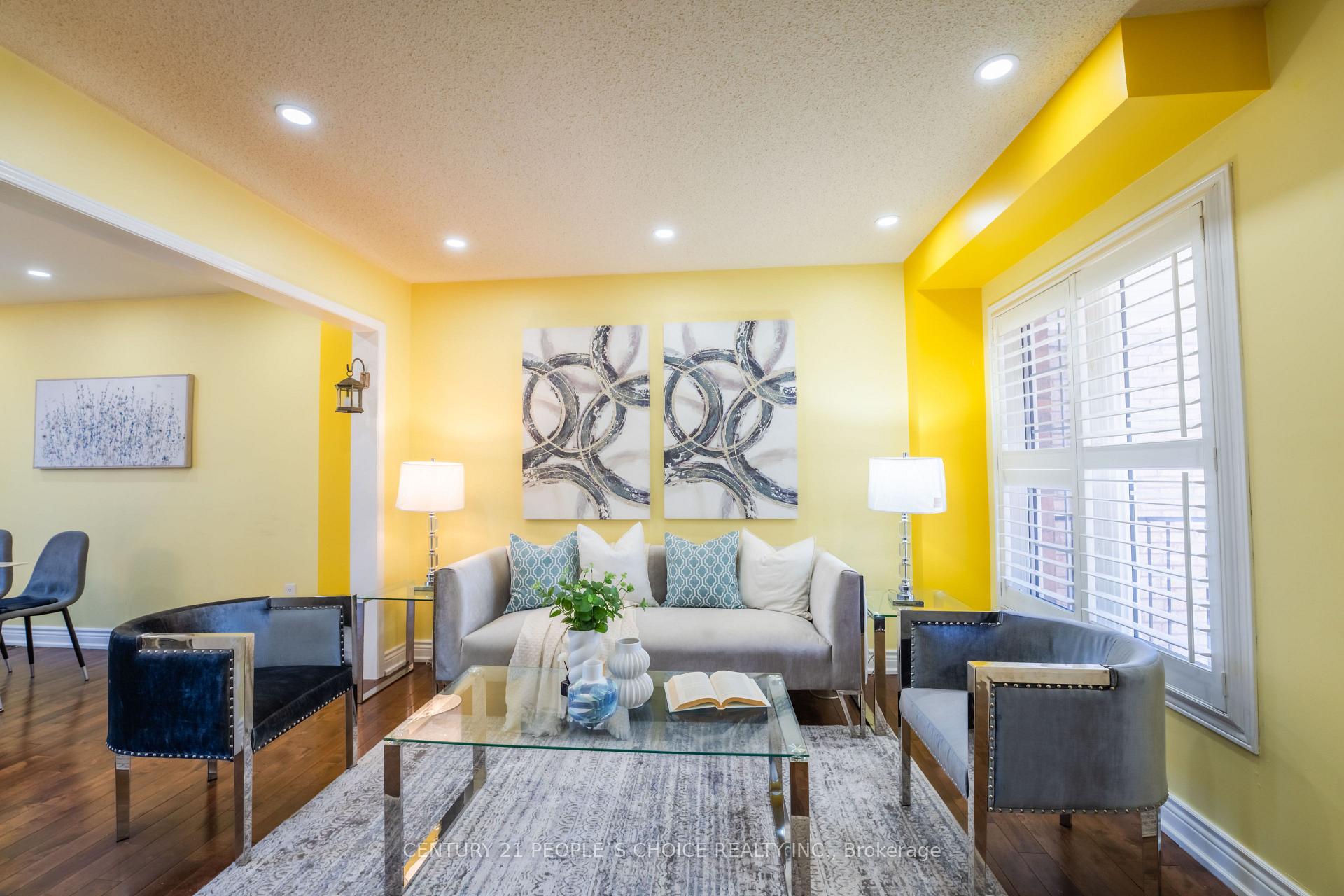 Photo 9 of 32 Summerdale Crescent, Brampton, Fletcher's Meadow — HOMEH
