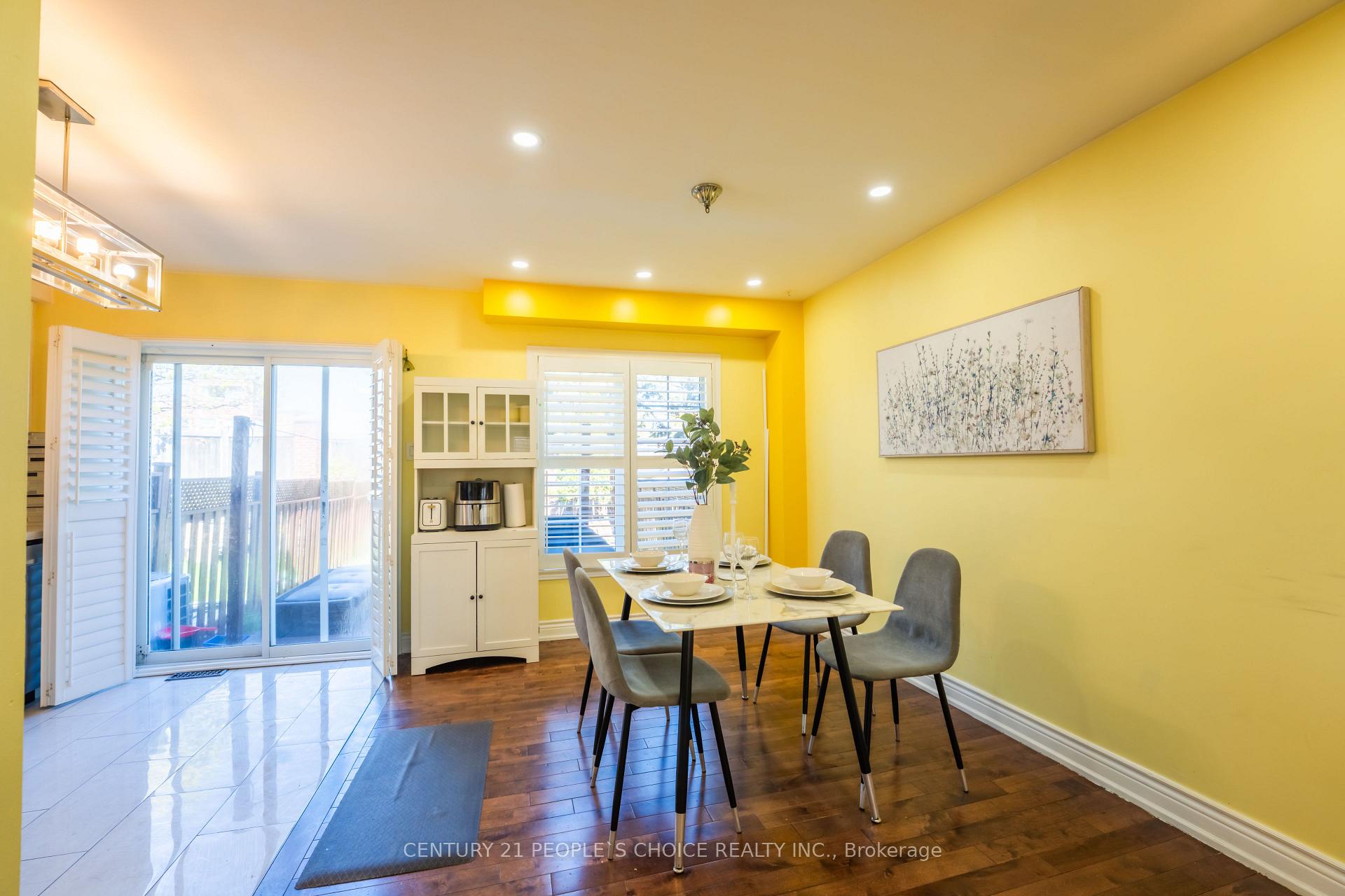 Photo 12 of 32 Summerdale Crescent, Brampton, Fletcher's Meadow — HOMEH