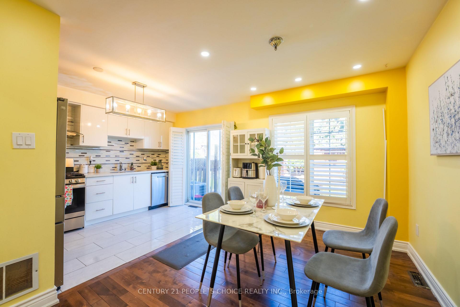 Photo 15 of 32 Summerdale Crescent, Brampton, Fletcher's Meadow — HOMEH