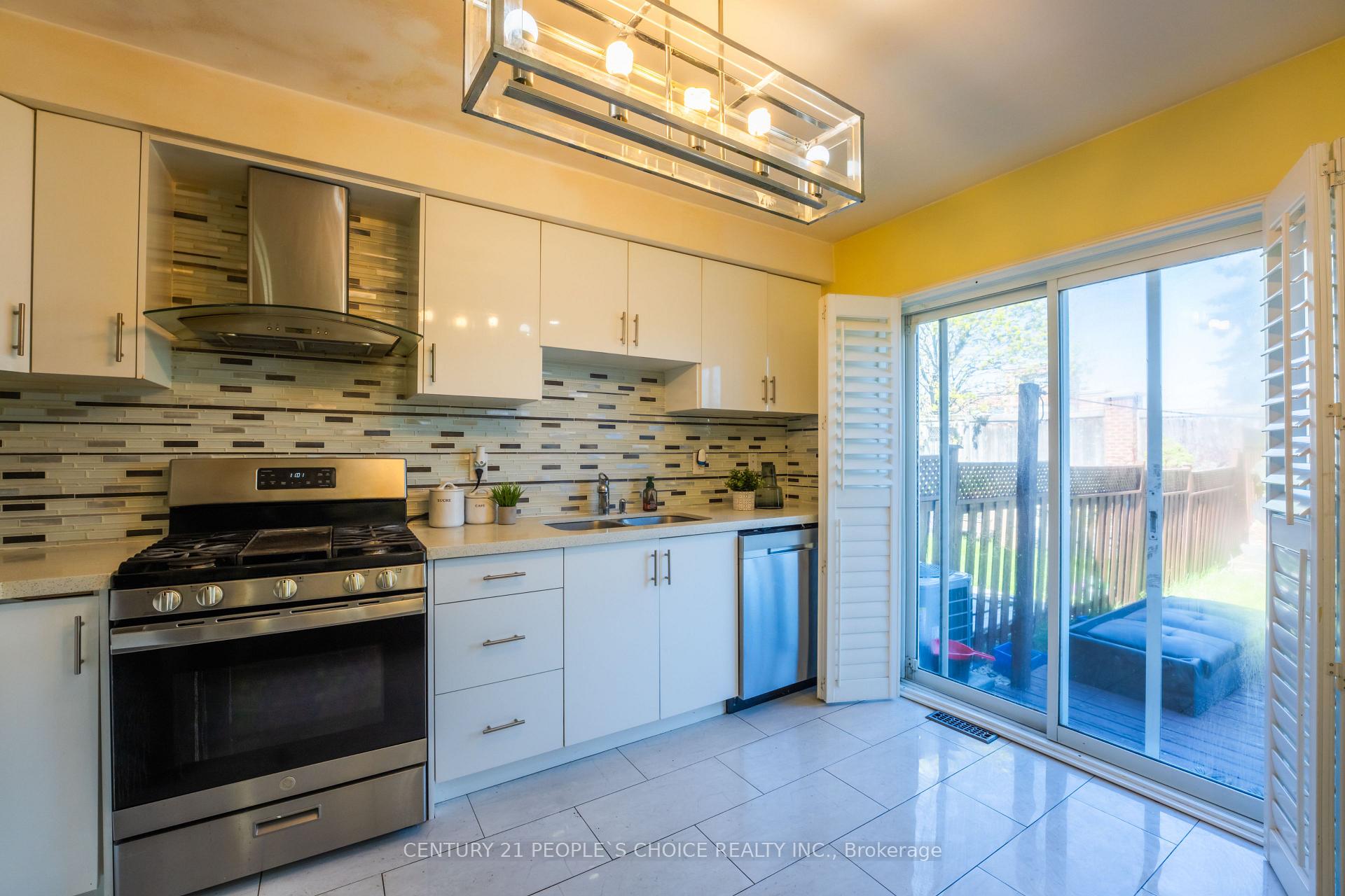 Photo 17 of 32 Summerdale Crescent, Brampton, Fletcher's Meadow — HOMEH