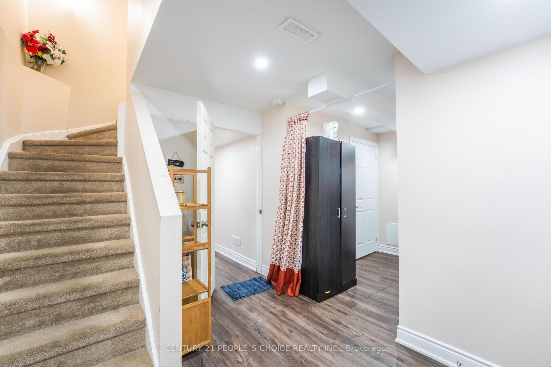 Photo 32 of 32 Summerdale Crescent, Brampton, Fletcher's Meadow — HOMEH