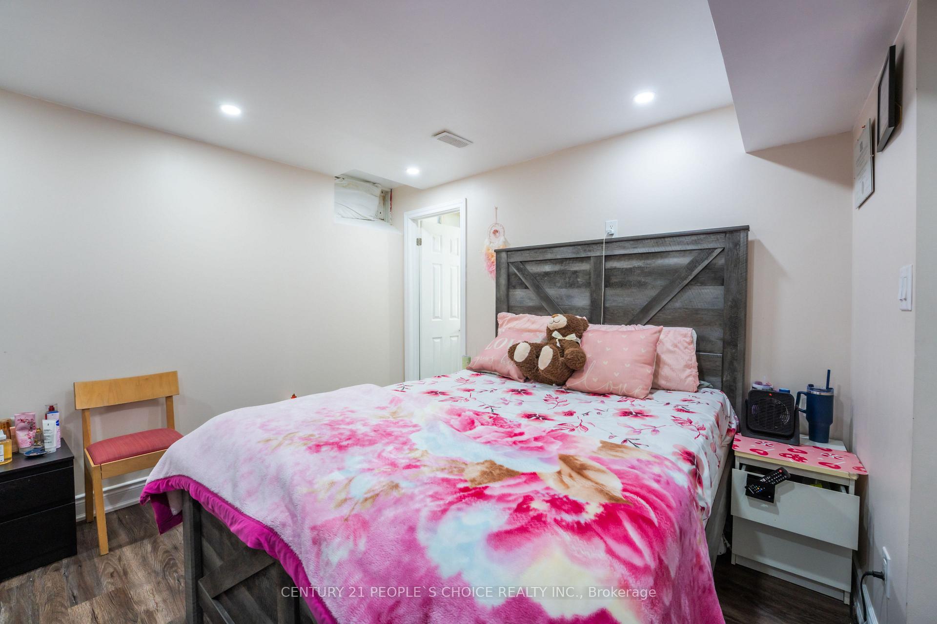 Photo 33 of 32 Summerdale Crescent, Brampton, Fletcher's Meadow — HOMEH