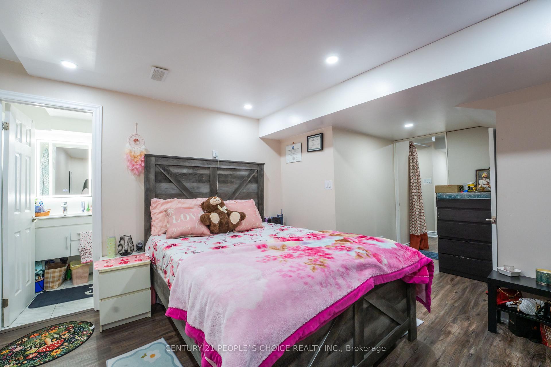 Photo 34 of 32 Summerdale Crescent, Brampton, Fletcher's Meadow — HOMEH