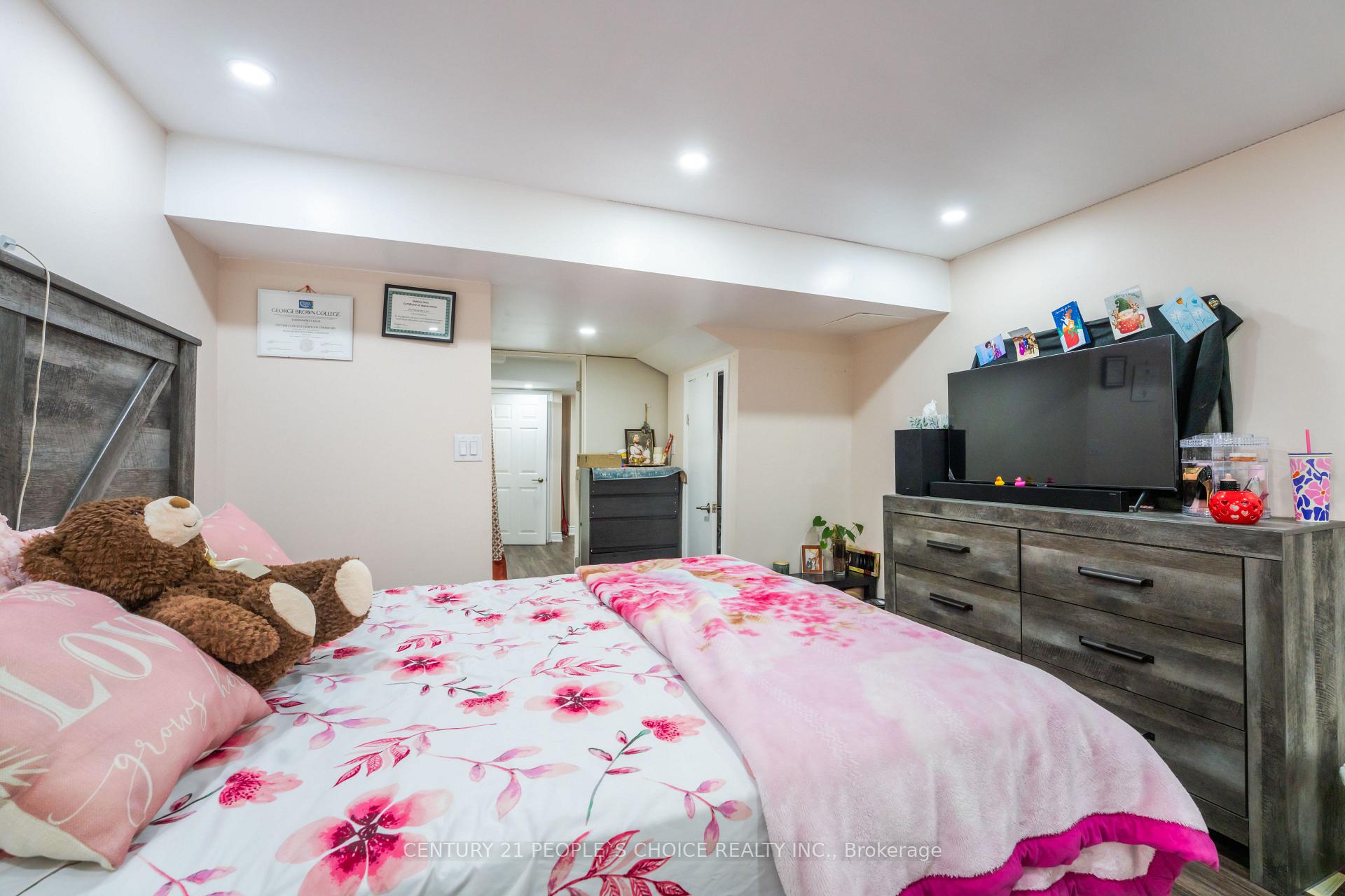 Photo 35 of 32 Summerdale Crescent, Brampton, Fletcher's Meadow — HOMEH