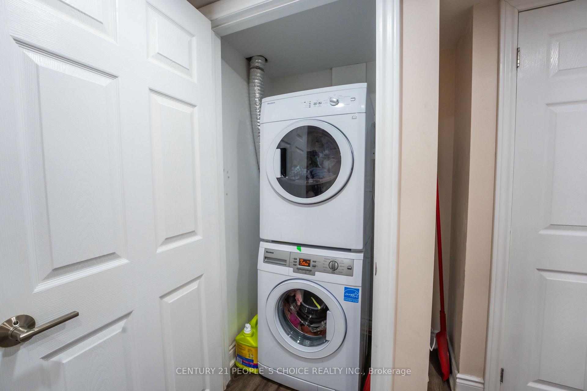 Photo 37 of 32 Summerdale Crescent, Brampton, Fletcher's Meadow — HOMEH