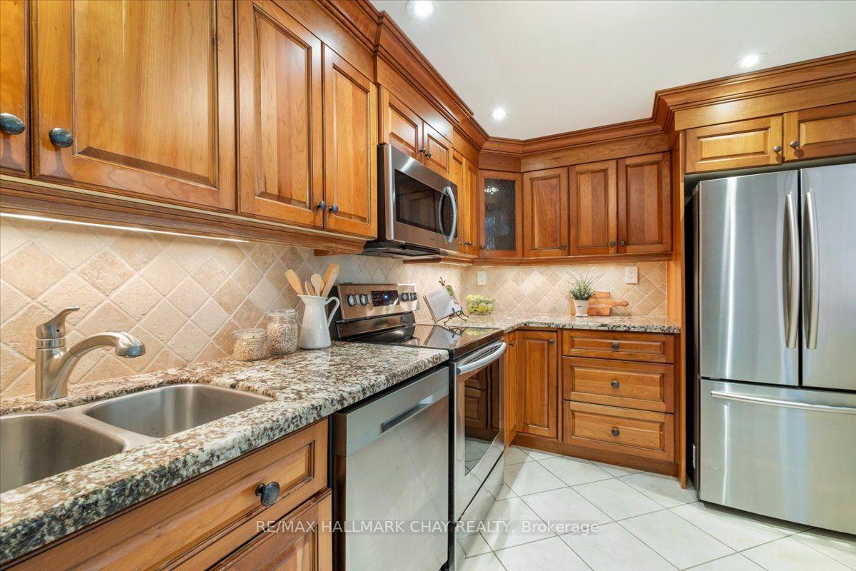 Photo 14 of Unit 202, 181 Collier Street, Barrie, City Centre — HOMEH