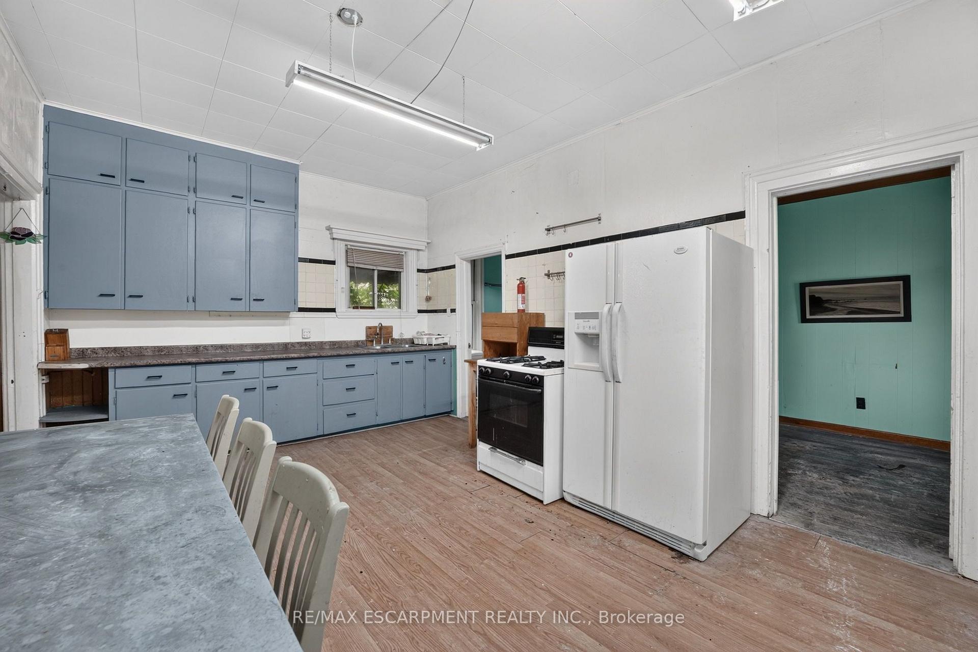Photo 13 of 37 Page Street, St. Catharines, E. Chester — HOMEH