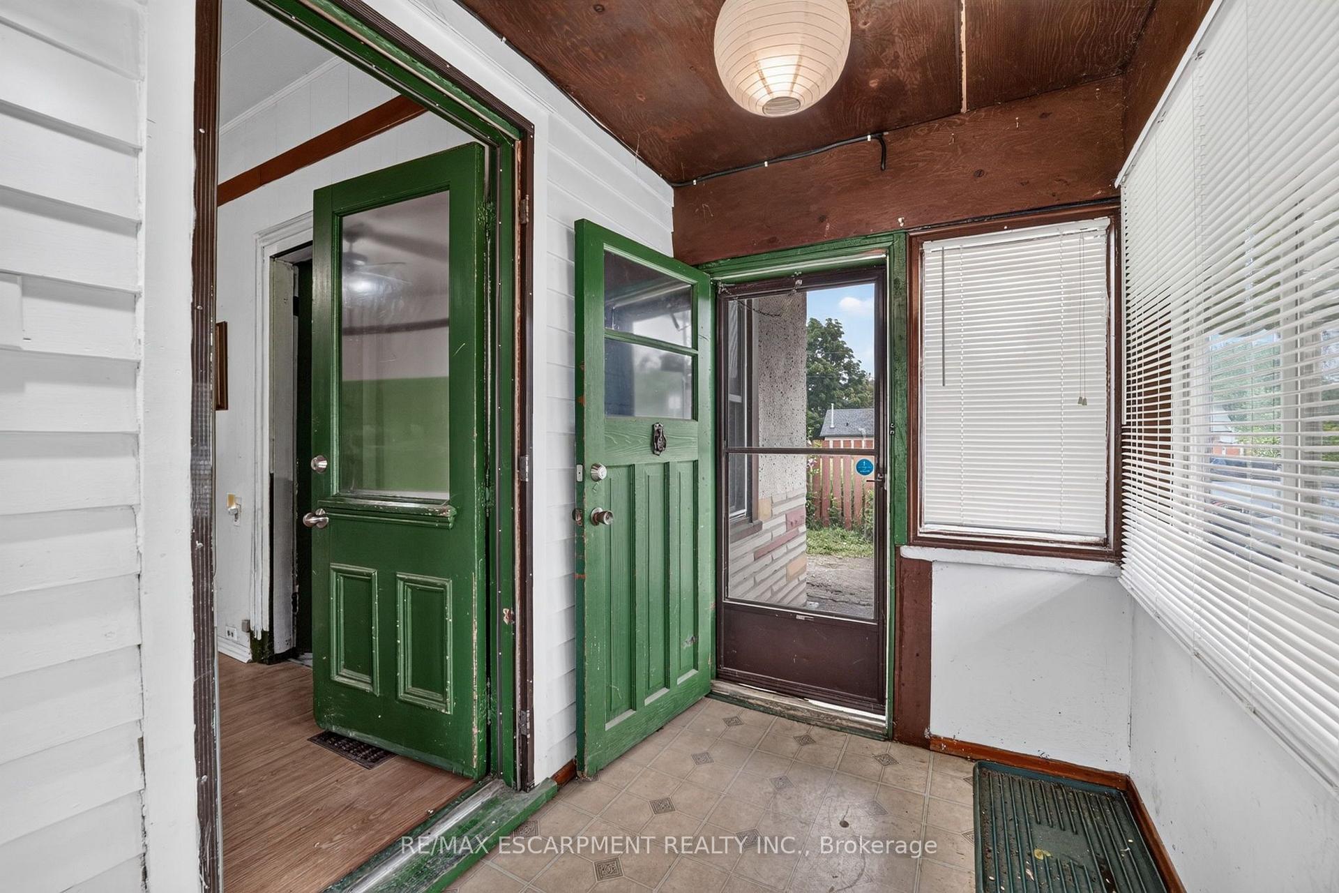 Photo 15 of 37 Page Street, St. Catharines, E. Chester — HOMEH