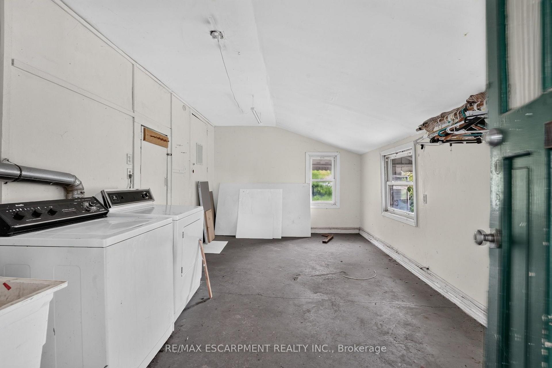 Photo 16 of 37 Page Street, St. Catharines, E. Chester — HOMEH