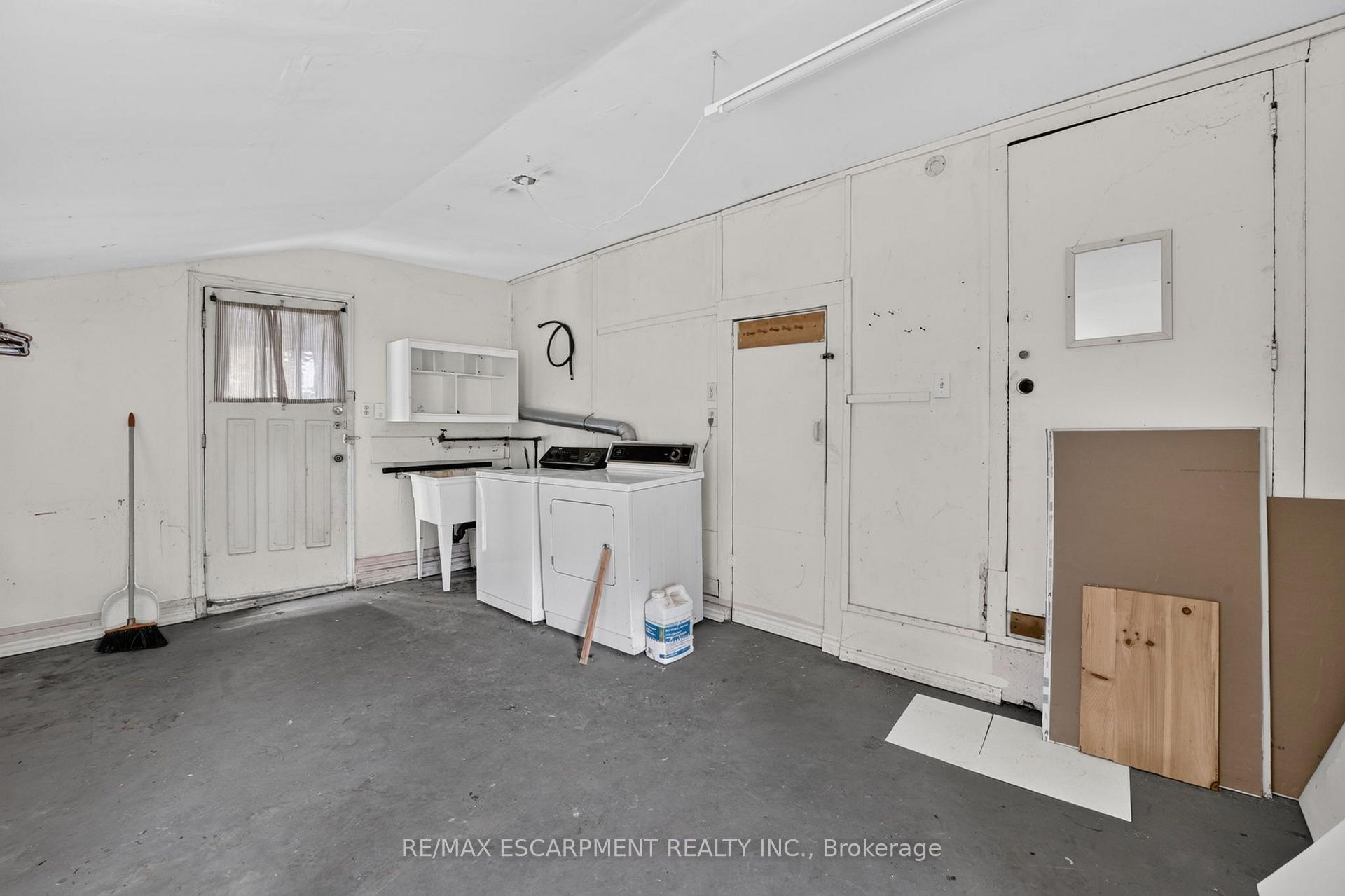 Photo 17 of 37 Page Street, St. Catharines, E. Chester — HOMEH