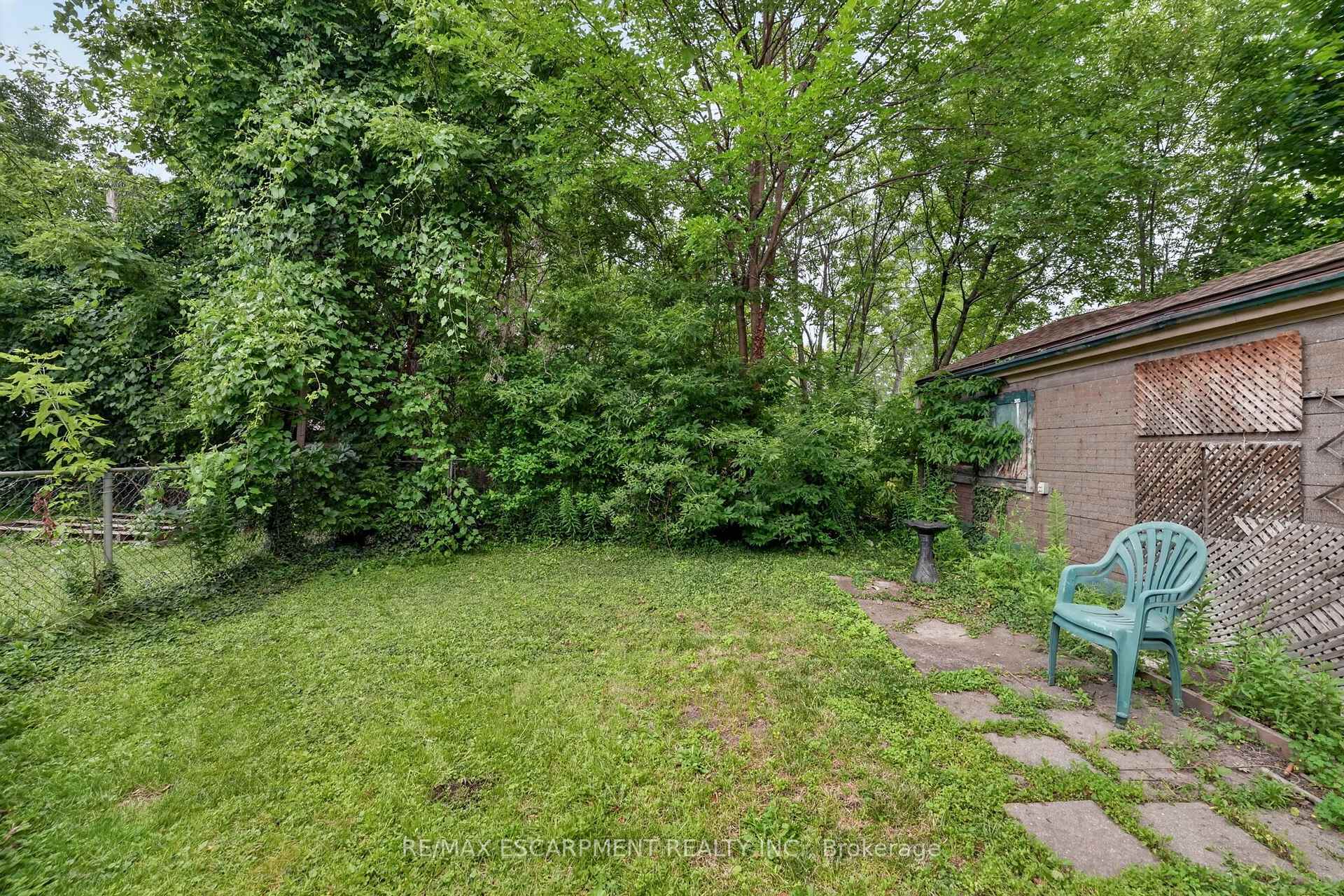 Photo 19 of 37 Page Street, St. Catharines, E. Chester — HOMEH