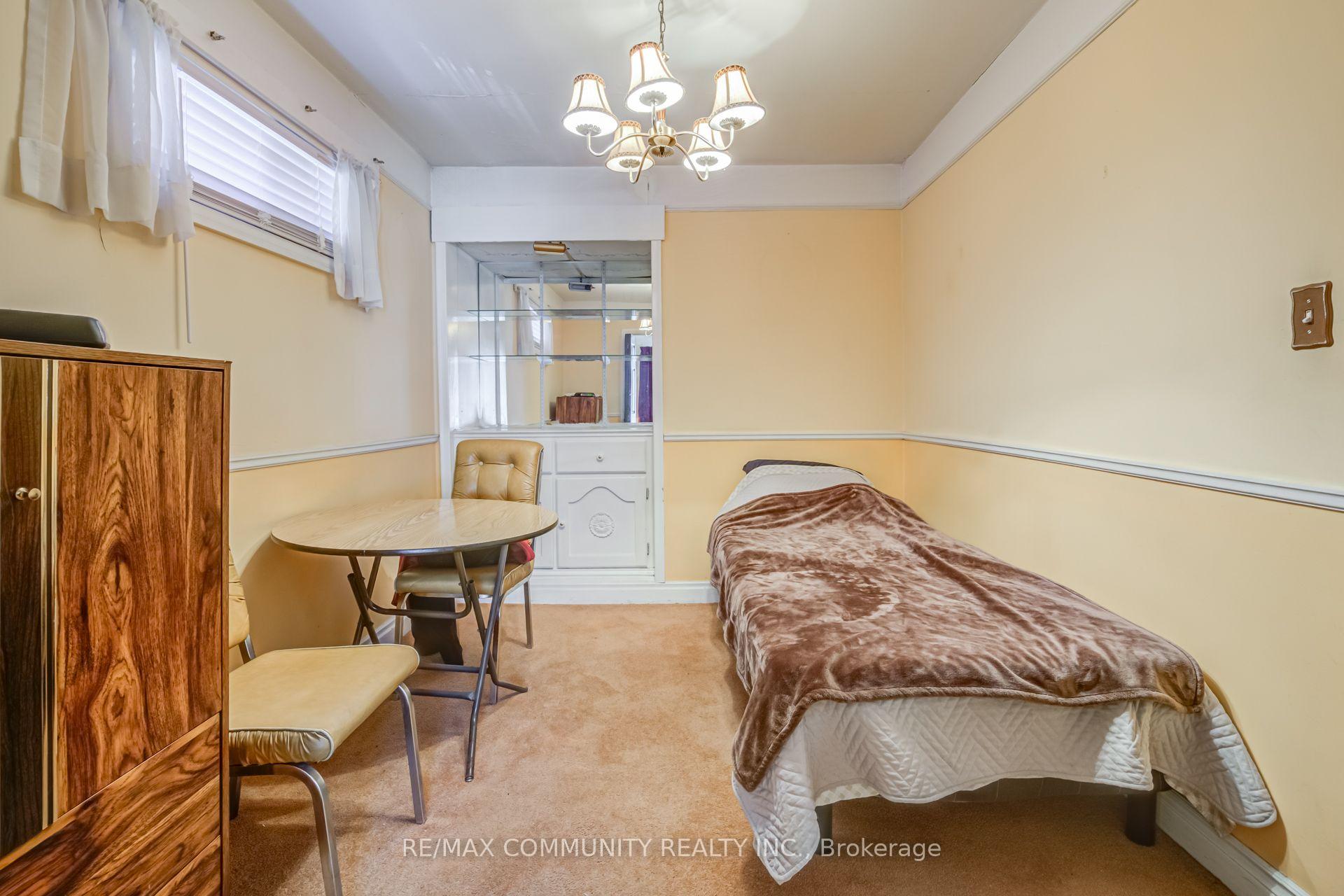 Photo 8 of 449 Ritson Road N, Oshawa, O'Neill — HOMEH