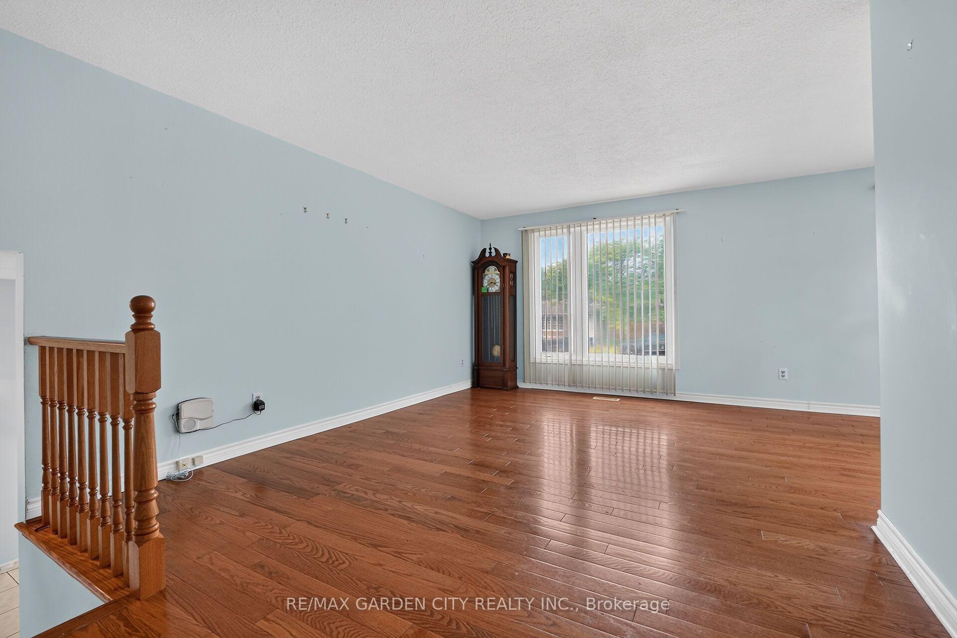 Photo 3 of 186 Glenmor Drive, Haldimand — HOMEH