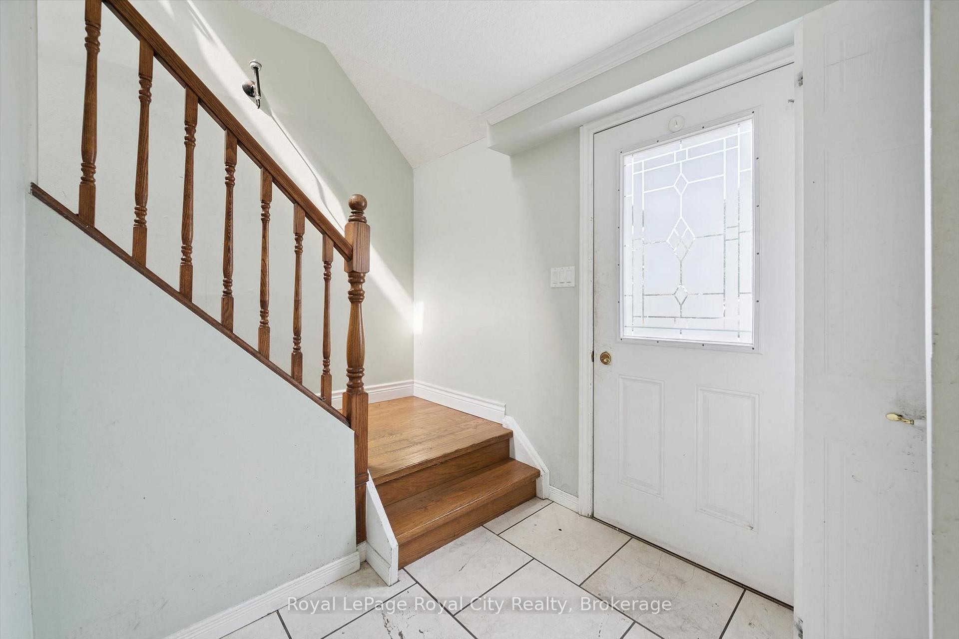 Photo 6 of 628 Willow Road, Guelph, Willow West/Sugarbush/West Acres — HOMEH