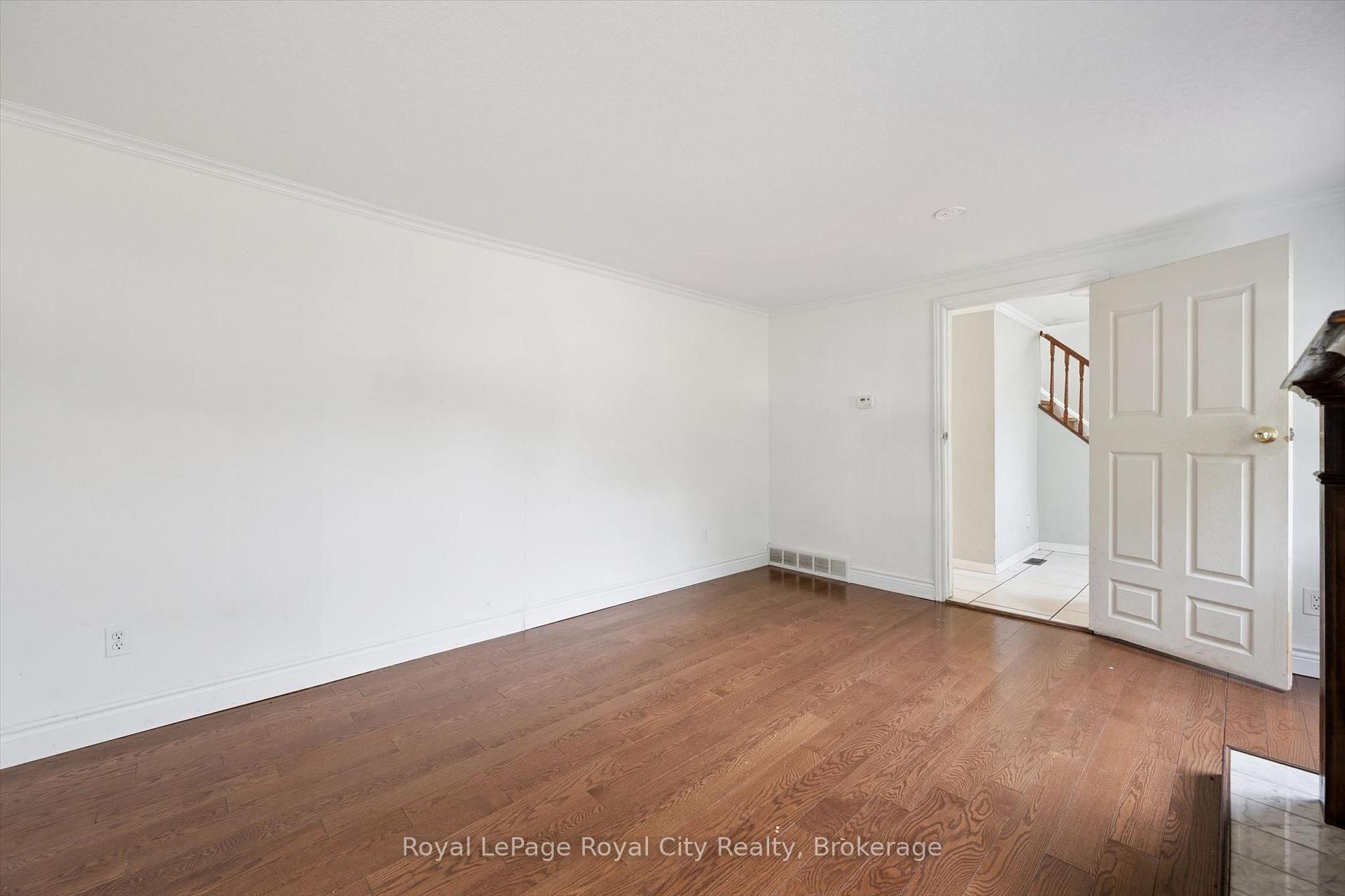 Photo 8 of 628 Willow Road, Guelph, Willow West/Sugarbush/West Acres — HOMEH