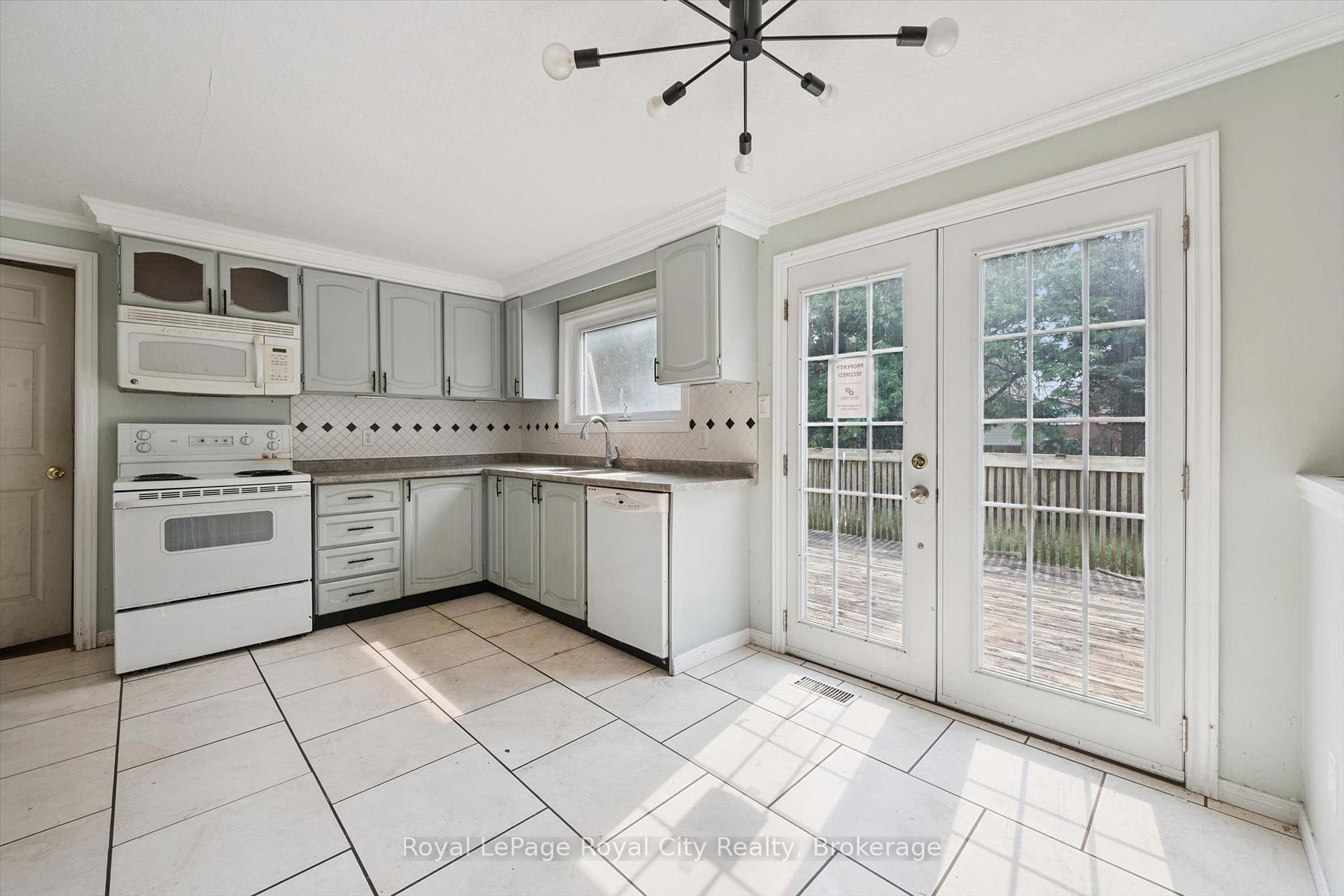 Photo 9 of 628 Willow Road, Guelph, Willow West/Sugarbush/West Acres — HOMEH