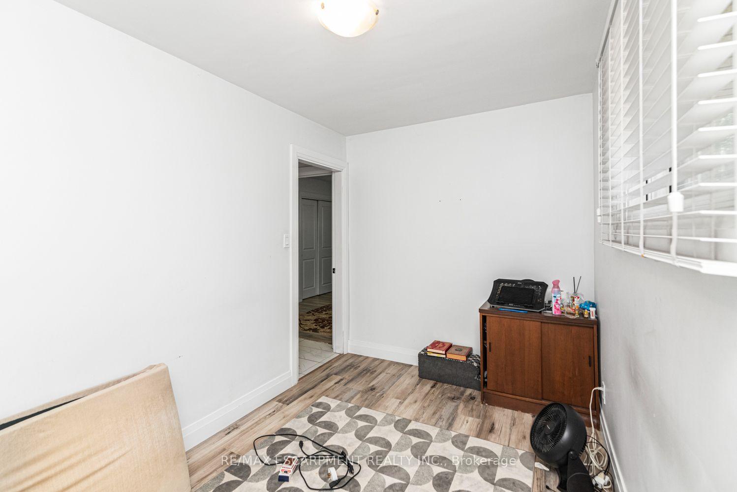 Photo 11 of 418 Fairfield Avenue, Hamilton, Homeside — HOMEH
