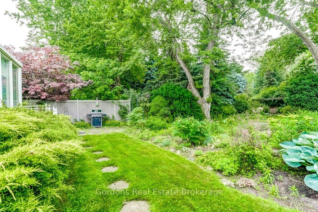 Photo 10 of 182 Burnhamthorpe Road, Etobicoke, Islington-City Centre West — HOMEH