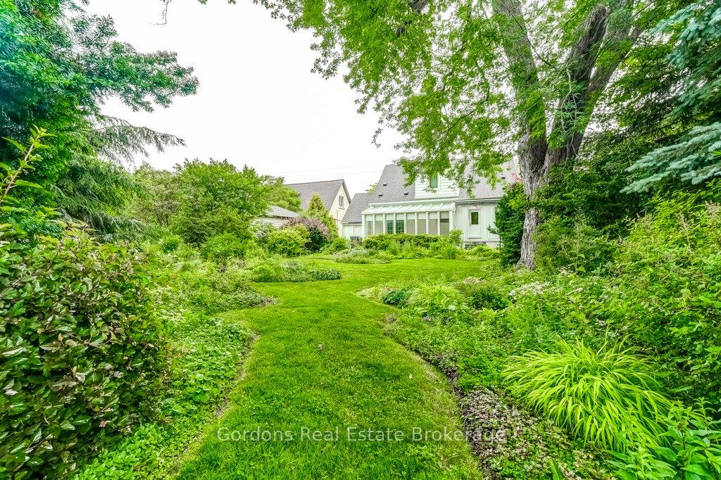 Photo 11 of 182 Burnhamthorpe Road, Etobicoke, Islington-City Centre West — HOMEH