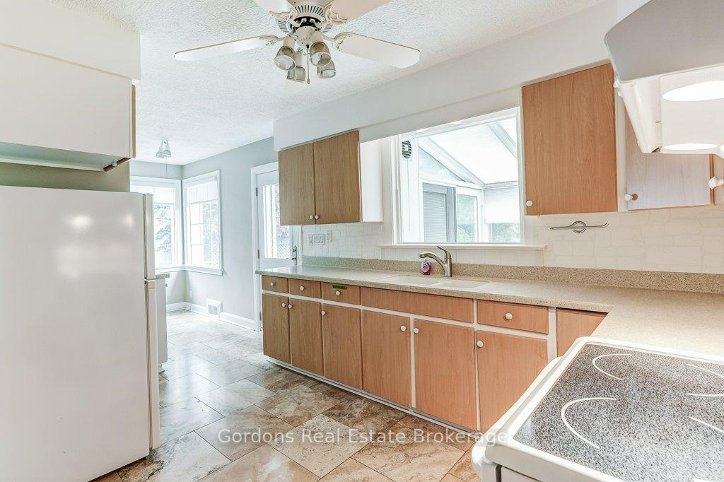 Photo 22 of 182 Burnhamthorpe Road, Etobicoke, Islington-City Centre West — HOMEH