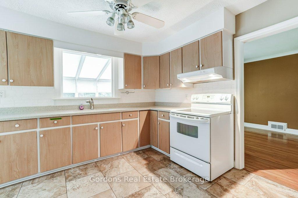 Photo 23 of 182 Burnhamthorpe Road, Etobicoke, Islington-City Centre West — HOMEH