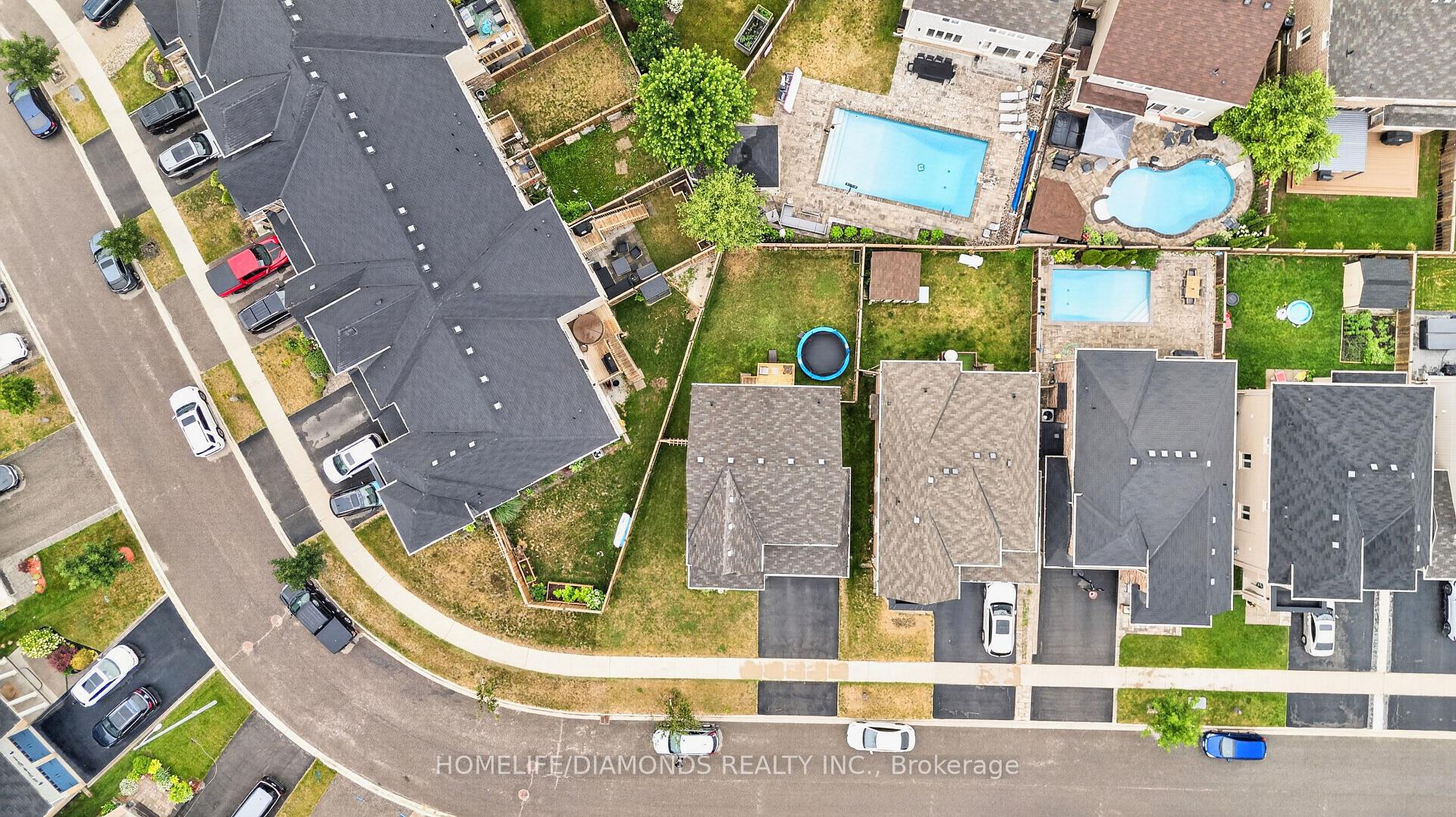 Photo 5 of 9 Porter Drive, Orangeville — HOMEH