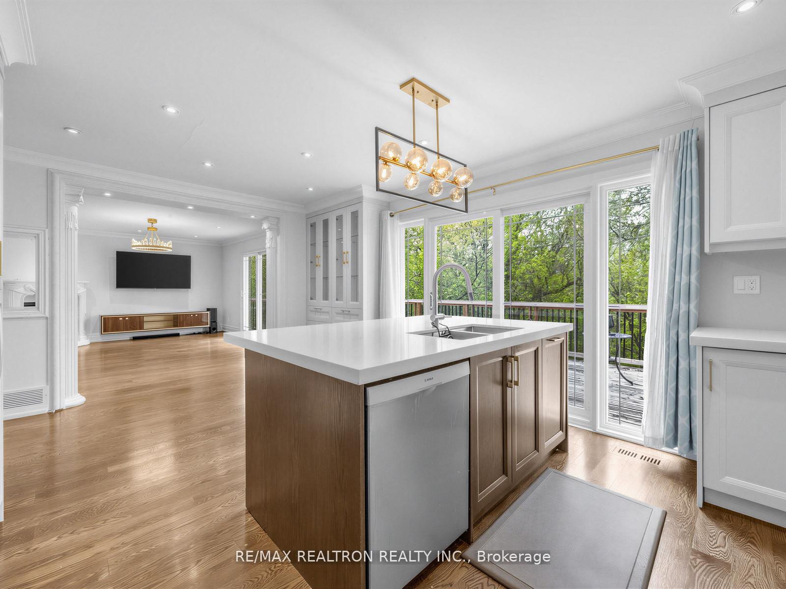 Photo 10 of 44 Pineway Boulevard W, North York, Bayview Woods-Steeles — HOMEH