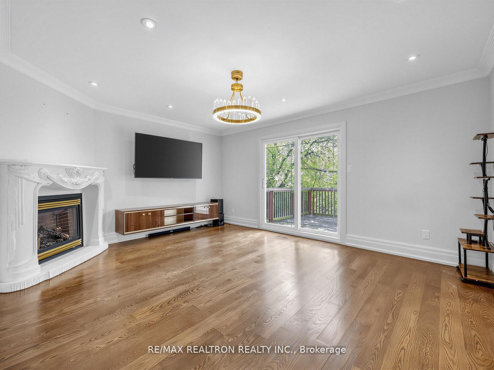 Photo 11 of 44 Pineway Boulevard W, North York, Bayview Woods-Steeles — HOMEH