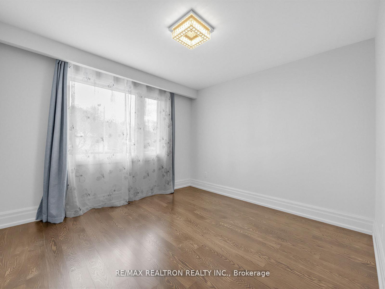 Photo 22 of 44 Pineway Boulevard W, North York, Bayview Woods-Steeles — HOMEH