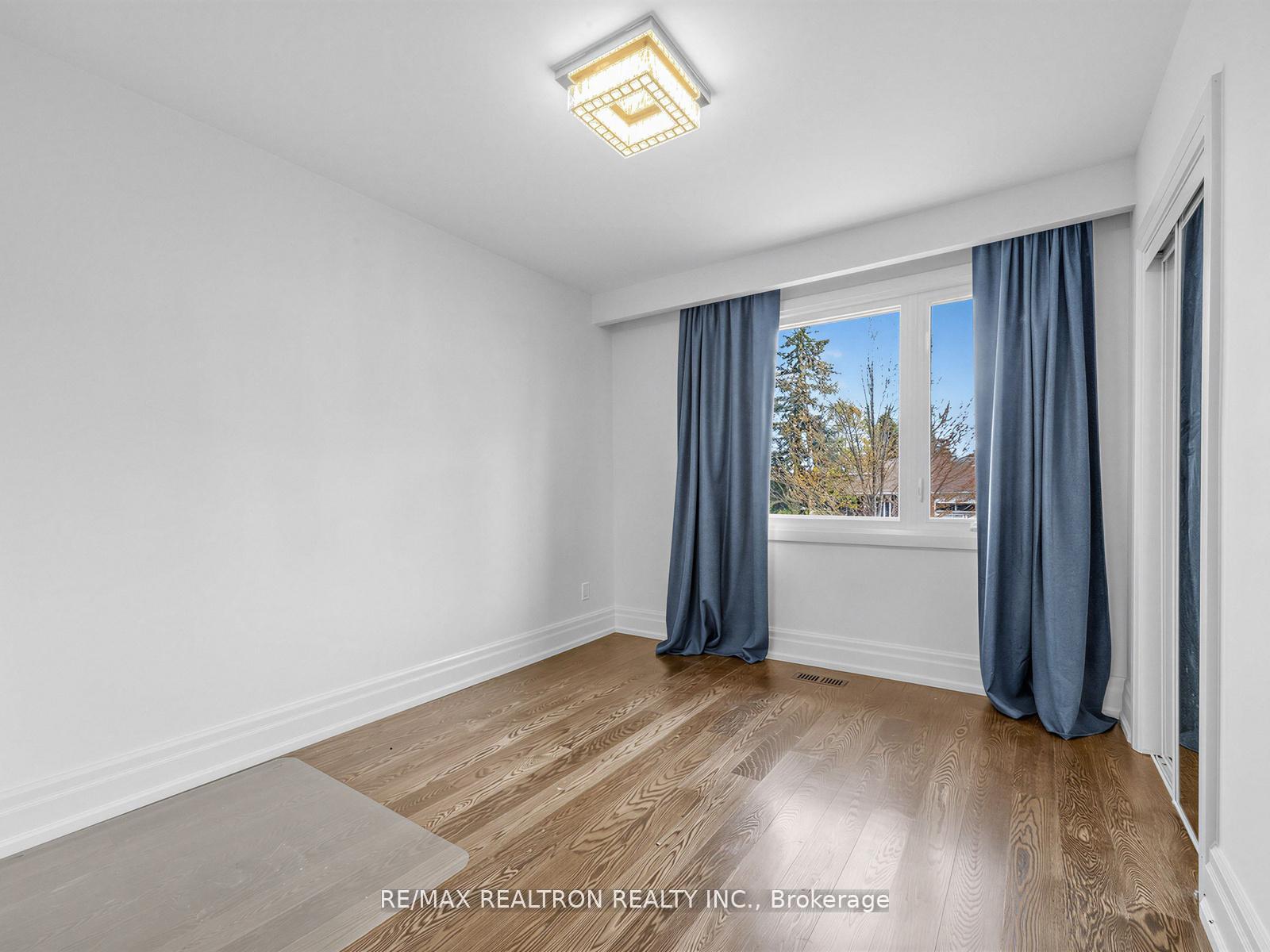 Photo 25 of 44 Pineway Boulevard W, North York, Bayview Woods-Steeles — HOMEH