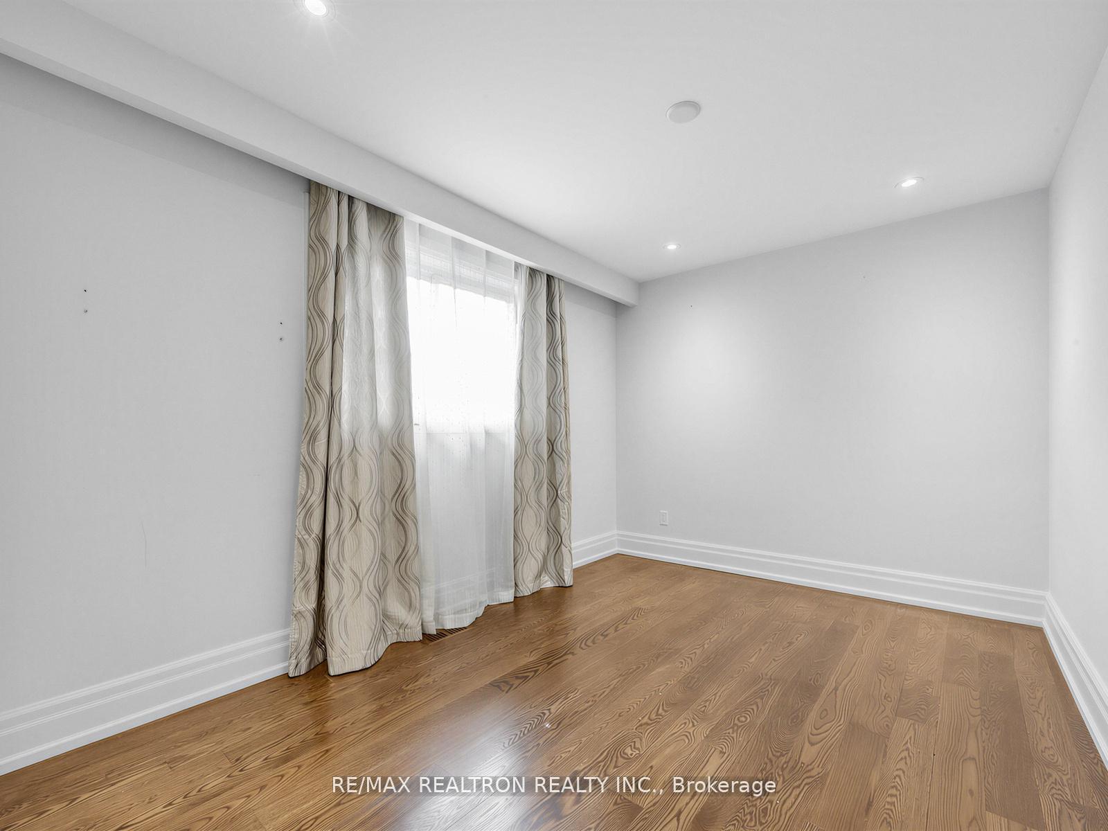 Photo 26 of 44 Pineway Boulevard W, North York, Bayview Woods-Steeles — HOMEH