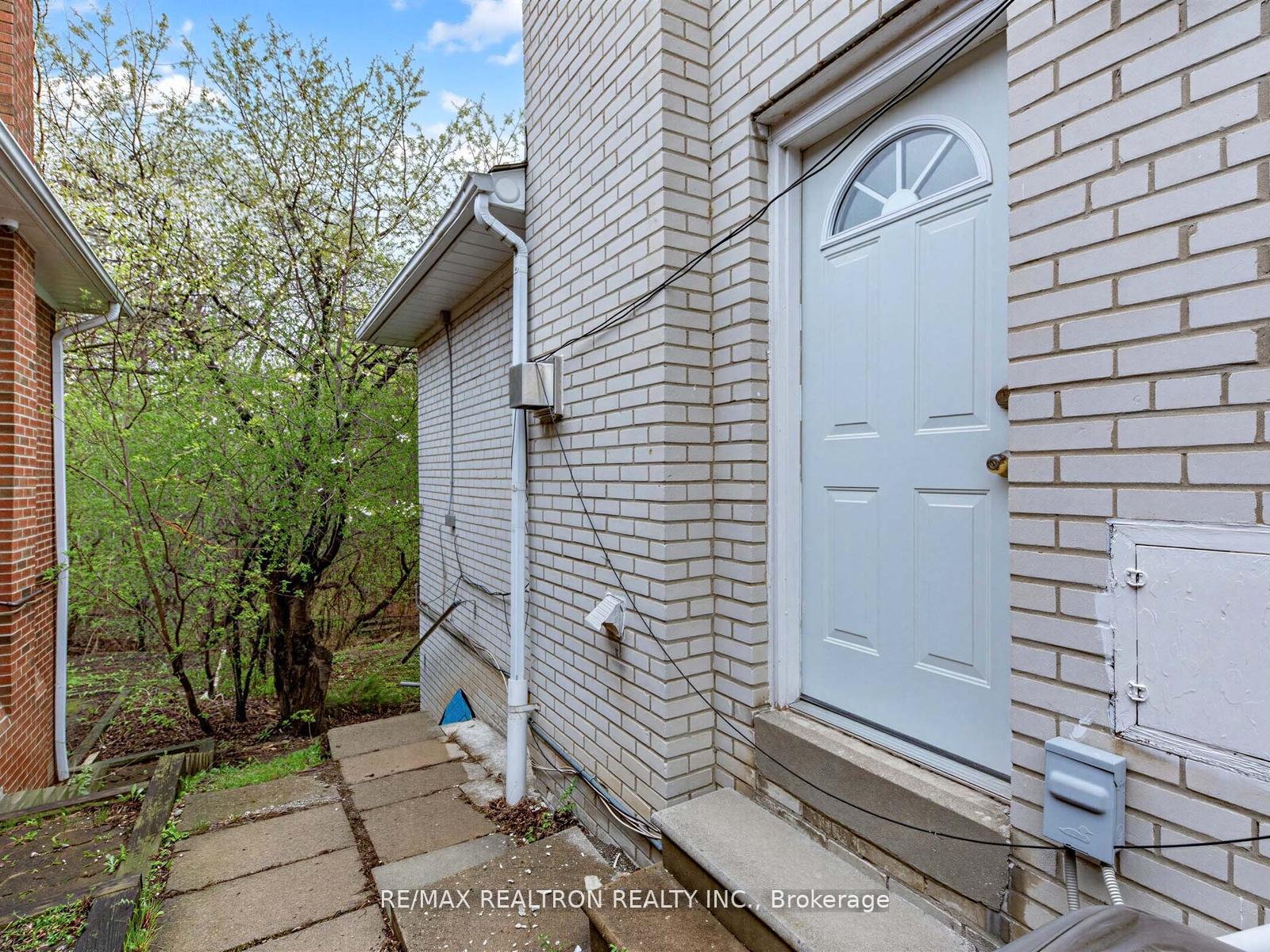 Photo 31 of 44 Pineway Boulevard W, North York, Bayview Woods-Steeles — HOMEH