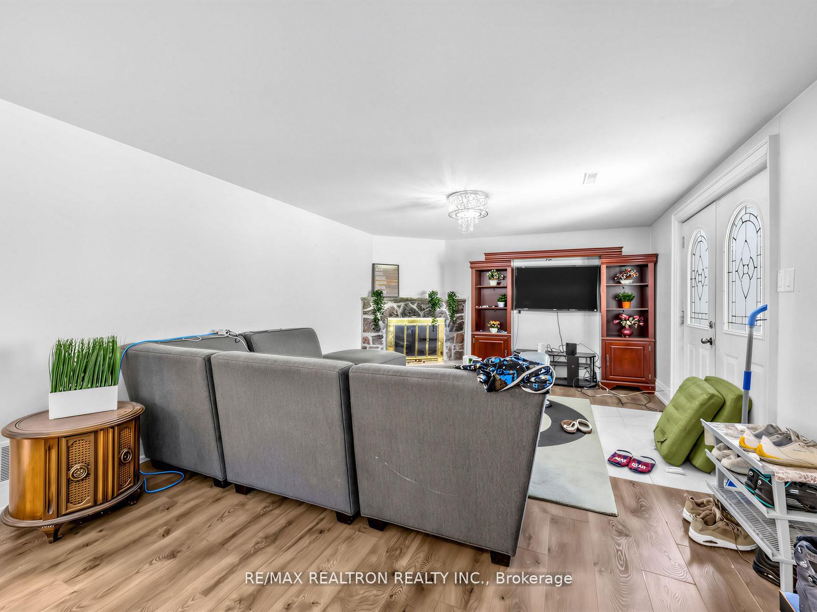 Photo 36 of 44 Pineway Boulevard W, North York, Bayview Woods-Steeles — HOMEH