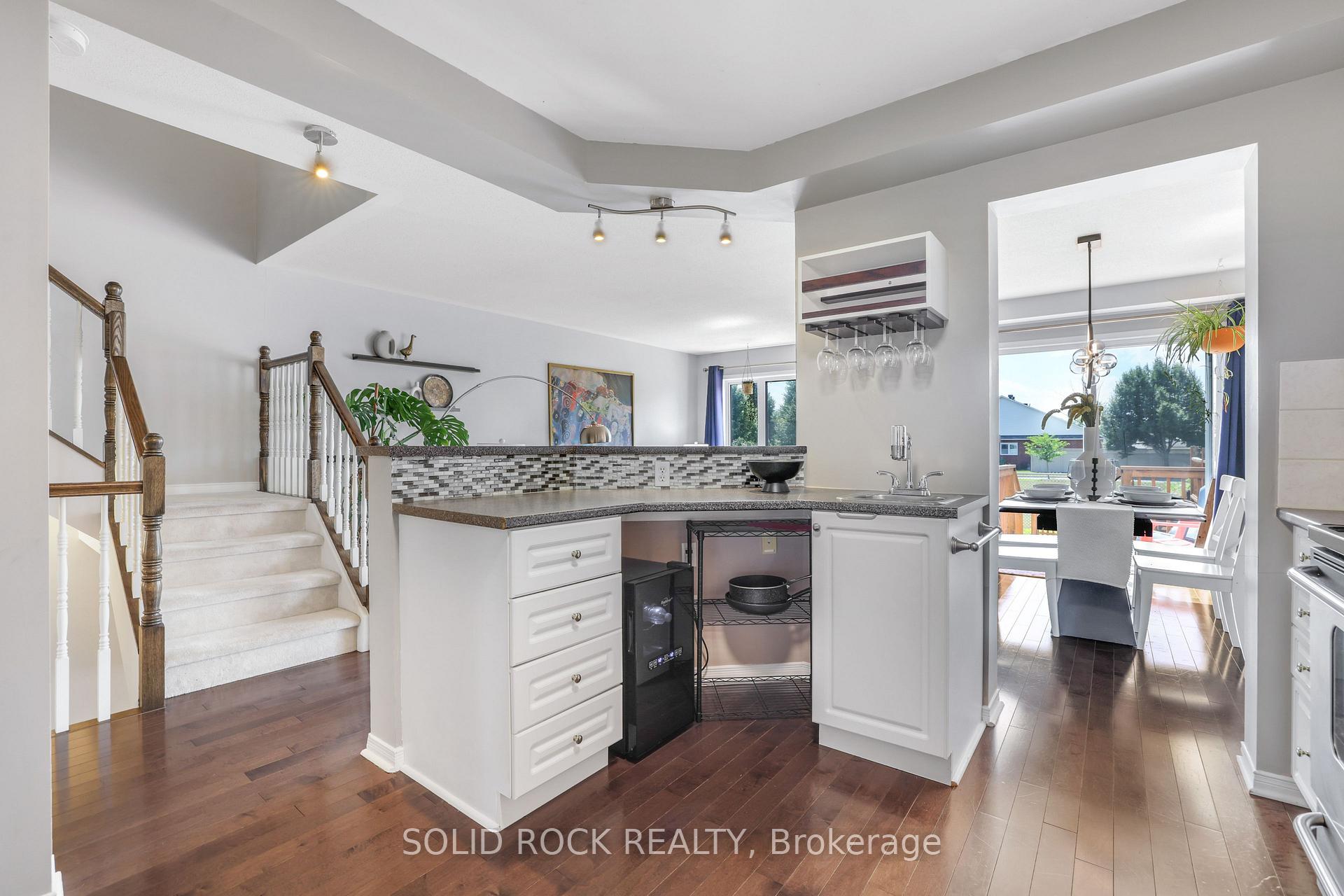 Photo 10 of 2024 Boisfranc Circle, Ottawa, Avalon East — HOMEH